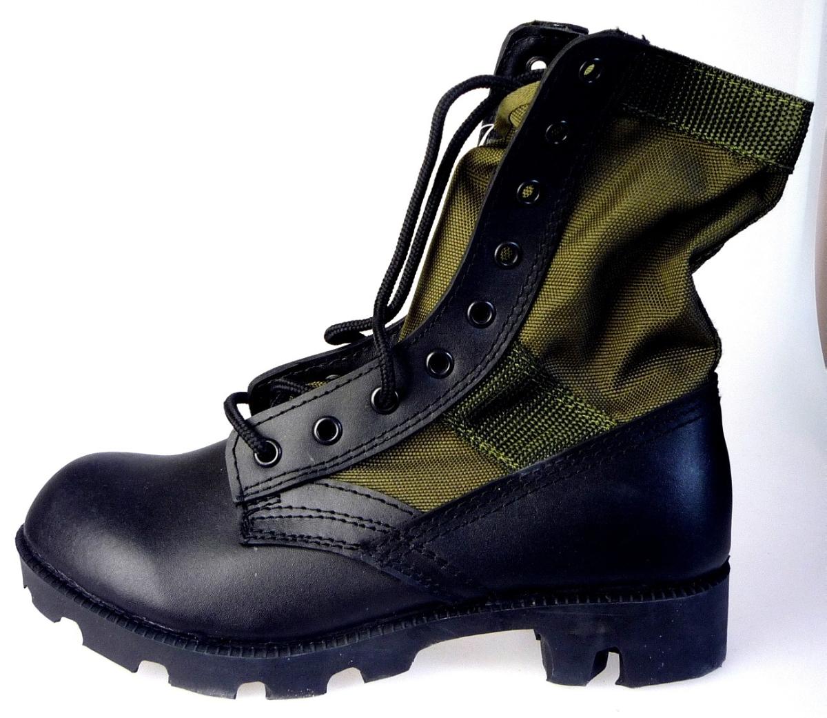 Stiefel (lt. Antrag: " US DSCHUNGELSTIEFEL PANAMA", Foto siehe Anlage)
- laut Antrag:
-- mit Laufsohlen aus Kautschuk; ohne Hauptsohle aus Holz,
-- mit Oberteil (geschlossenes Blatt) aus Leder (den größten Teil der Außenfläche bildend) und
   Spinnstoff,
-- auf das Oberteil sind seitlich Stücke aus Spinnstoff als Verstärkungsteile aufgesetzt,
-- mit Schnürsenkelverschluss,
-- ohne Metallschutz in der Vorderkappe,
-- den Knöchel, jedoch nicht die Wade bedeckend,
-- mit einer Länge der Innensohle von mehr als 24 cm,
-- nicht als Männer- oder Frauenschuhe erkennbar.

"Schuhe mit Laufsohlen aus Kautschuk und Oberteil aus Leder, andere als in den Unterpositionen
 6403 1200 bis 6403 9105 genannte, den Knöchel, jedoch nicht die Wade bedeckend, mit einer Länge
 der Innensohle von mehr als 24 cm, nicht als Männer- oder Frauenschuhe erkennbar, andere als in der
 Unterposition 6403 9113 10 genannte"