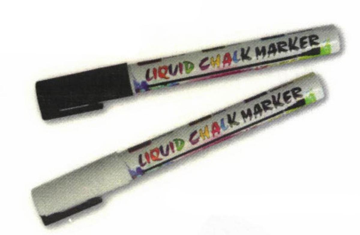 Bei der sog. „Flüssig-Kreide in Stiftform“ handelt es sich um Stifte, bestehend aus einem Kunststoffgehäuse und abnehmbarer Schutzkappe mit Halteclip. Die Erzeugnisse sind je nach Ausführung mit flüssiger schwarzer Farbe oder mit weißer Farbe gefüllt und sind zum Beschreiben von Oberflächen vorgesehen. Die Schreibgeräte sind mit einer porösen Spitze versehen.

Die Ware wird als "Schreiber und Markierstift, mit Filzspitze oder anderer poröser Spitze" eingereiht.