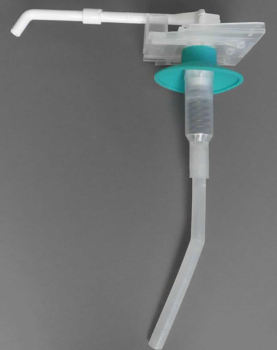 Sog. Kunststoff Universalpumpe 22, Art. Nr.:097186-00,
- aus einer Flüssigkeitspumpe mit federbetätigtem Kolbenmechanismus, Ausgabetülle, Ansaugrohr, 
  Pumpenkopf und Manschette (Abbildung siehe Anlage),
- dient nach Einbau in einen Desinfektionsmittelspender zur Ausgabe von Flüssigkeiten.

"Flüssigkeitspume, Handpumpe - sog. Kunststoff Universalpumpe"