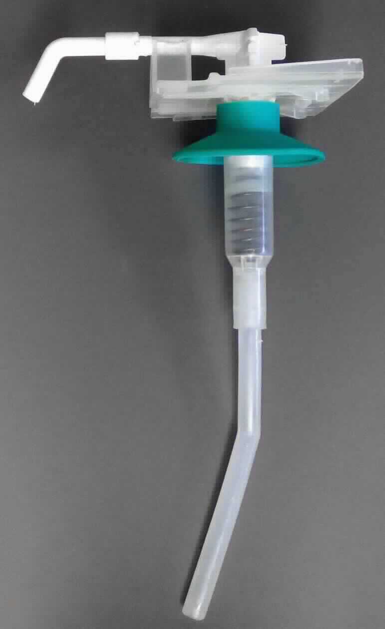 Sog. Kunststoff Universalpumpe 21, Art.Nr.: 097179-00,
- aus einer Flüssigkeitspumpe mit federbetätigtem Kolbenmechanismus, Ausgabetülle, Ansaugrohr, 
  Pumpenkopf und Manschette (Abbildung siehe Anlage),
- dient nach Einbau in einen Desinfektionsmittelspender zur mengendosierten Ausgabe von Flüssigkeiten.

"Flüssigkeitspumpe, Handpumpe - sog. Kunststoff Universalpumpe"