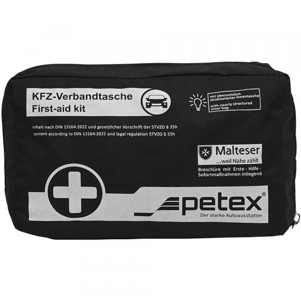 Verbandtasche mit Apothekenausstattung für Erste Hilfe

Bei dem vorliegenden Warenmuster handelt es sich um eine Kunststofftasche in verschiedenen Farben mit Reißverschluss und dem Aufdruck "KFZ-Verbandtasche", die steriles und nicht steriles Verbandsmaterial, eine Schere, ein Rettungstuch, Einmalhandschuhe, Gesichtsmasken sowie eine Broschüre zu Erste Hilfe-Maßnahmen enthält. Laut Antrag entspricht der Inhalt der DIN 13164:2022. 

Es handelt sich um eine Verbandtasche mit Apothekenausstattung für Erste Hilfe, die in die Unterposition 3006 5000 der Kombinierten Nomenklatur einzureihen ist.