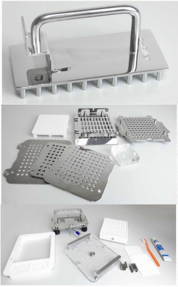 Kapselfüllmaschine
- bestehend aus Einfüllerboden mit Vorsortiererboden, Pulvereinsatzboden, Pulververteiler
  mit Spannvorrichtungen, Kapsel-Verriegelungsplatte, Stampfvorrichtung mit 50 Stiften, 
  Vorsortiererplatte, Kapseleinsatzplatte, Blechsatz, Distanzplatte sowie Kapselverschlusseinrichtung,
  zerlegt (Abbildung siehe Anlage), 
- zum manuellen Befüllen (durch Klopfen, Stampfen und Schütteln) und Verschließen von Kapseln,
- in Warenzusammenstellung mit Schmiermitteltube und Reinigungsbürste (Beipack).
Die Kapselfüllmaschine bestimmt den Charakter des Ganzen.

"Maschinen zum Füllen und Verkapseln von anderen Behältnissen (Warenzusammenstellung in
 Aufmachung für den Einzelverkauf aus Kapselfüllmaschine -charakterbestimmend- und Beipack)
 - sog. Kapselfüllmaschine"
