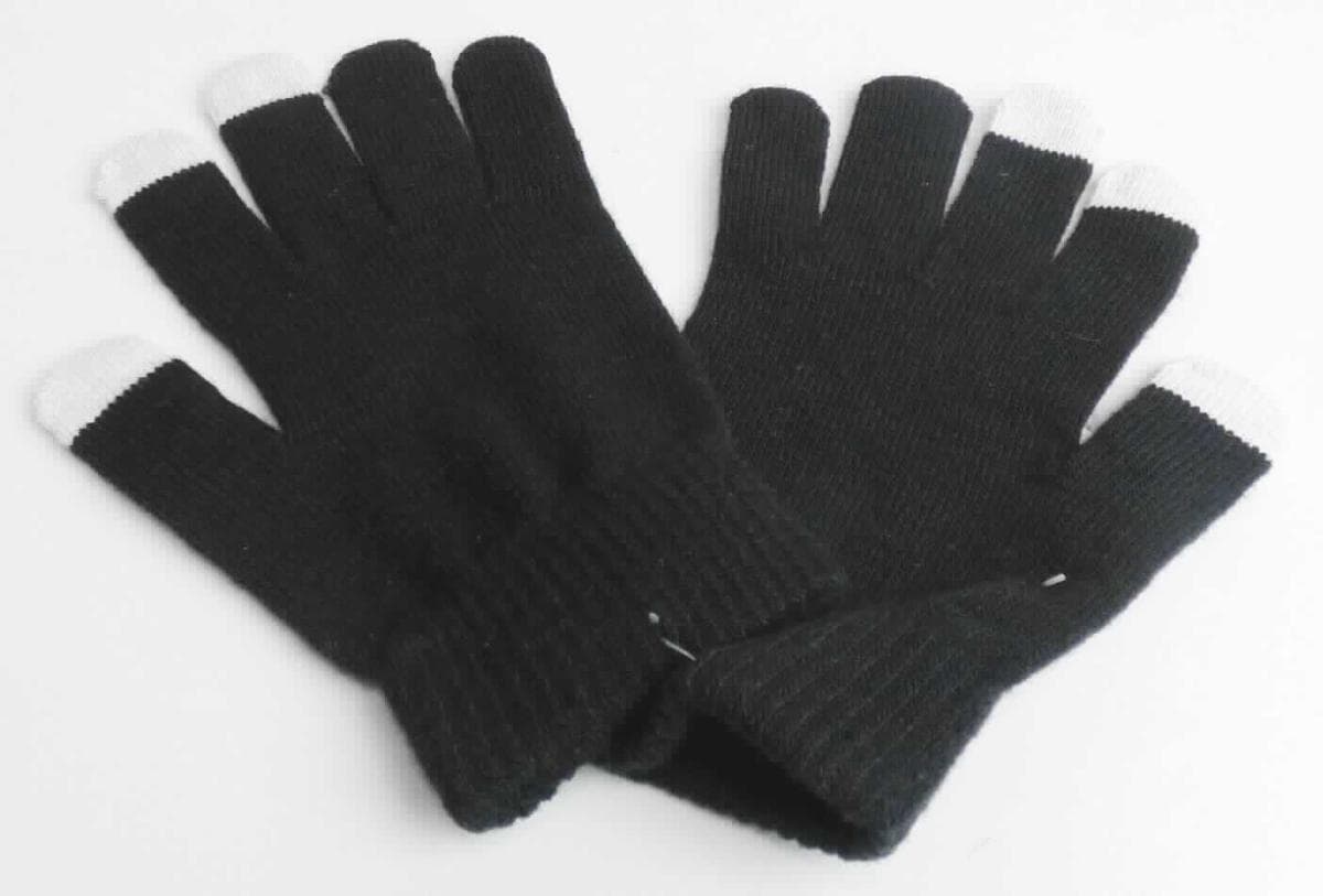 Fingerhandschuhe, sog. Handschuhe "touch screen", Art. 1111461BO, in Erwachsenengröße, Foto siehe Anlage,
- als Fünffingerhandschuhe gearbeitet,
- aus ca. 1,5 mm dicken, buntgewirkten (kontrastfarbene Fingerspitzen der Daumen, Zeigefinger und Mittelfinger) 
  Gewirken aus laut Antrag 95 % Polyacryl und 5 % Elasthan (beides synthetische Chemiefasern),
- mit einer elastischen Stulpe,
- am unteren Rand durch Umschlagen und Festnähen gesäumt.

"Fingerhandschuhe, aus Gewirken, andere als in der Unterposition 6116 10 genannte, aus synthetischen 
 Chemiefasern"