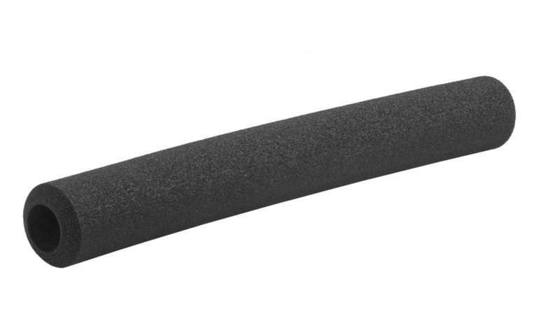 Angaben des Antragstellers:
Bei der Ware handelt es sich um einen so genannten Rohrüberzug aus Moosgummi. Das schwarze, schlauchartige, flexible Rohr aus Weichkautschuk (für Rohrdurchmesser 19 mm und 22 mm) besitzt eine Länge von 680 mm und eine Breite von 32/34 mm. Der Griffüberzug wird über das Schieberohr, besonders im Rollstuhlbereich, gezogen.

Befund:
Es handelt sich um ein Rohr aus Weichkautschuk ohne Form-, Verschluss- oder Verbindungsstücke.