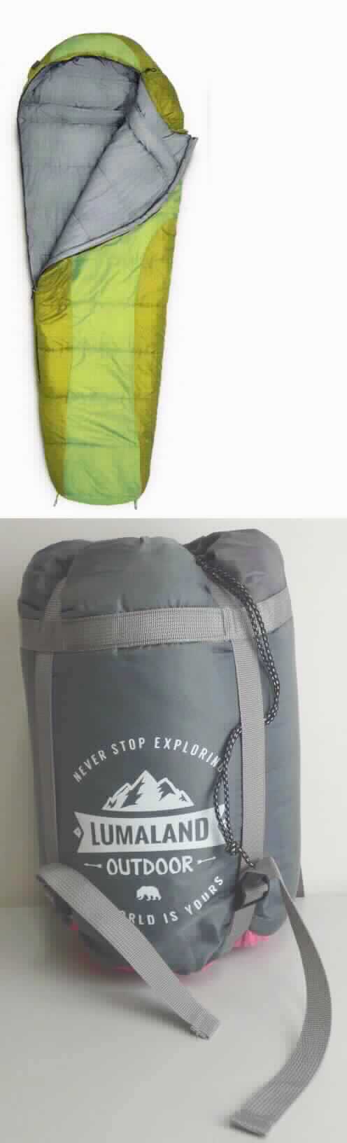 Bei dem sog. Mumienschlafsack (Artikel I 9070) handelt es sich um einen Schlafsack und einen Beutel zur Aufnahme des Schlafsackes. 
Der Schlafsack hat eine Außenseite und eine Innenseite aus farbigen Geweben (Polyester) und besitzt eine Füllung aus Polyesterhohlfaser. Er ist am Fußende geschlossen und mit einem kapuzenartig gestalteten Kopfteil versehen, weist eine Länge von ca. 230 cm und eine maximale Breite von ca. 80 cm auf, und ist mit einem seitlichen Zwei-Wege-Reißverschluss ausgestattet. 
Der zylinderförmige Beutel besteht aus einfarbigen Geweben, weist eine mit Kordelzug zu verengende Öffnung auf und ist mit angenähten, verstellbaren Spinnstoffgurten und einem Spinnstofftragegriff versehen. Der Beutel dient zur Aufnahme des Schlafsackes für Aufbewahrungs- und Transportzwecke und ist zum dauernden Gebrauch geeignet.

Die in einer transparenten Kunststofftüte verpackte Ware (Schlafsack im Beutel) ist als "den Bettausstattungen ähnliche Ware, Schlafsack, gefüllt" einzureihen.