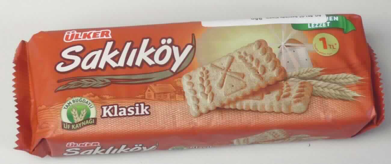 Kekse 

Ein Warenmuster (in Originalverpackung) lag vor.
Bedruckter und etikettierter roter Kunststofffolienschlauchbeutel mit Angaben zum Erzeugnis (Kekse mit Vollkornweizenmehl; 95 g) und zu den Zutaten (siehe Feld 8); darin rechteckige, braune, sehr trockene Kekse 
(ca. 5,6 cm x 2,6 cm x 0,6 cm) mit eingeprägtem Motiv; Geschmack Vollkornmürbegebäck entsprechend, süß.

Wassergehalt*: 12 GHT oder weniger 
Fettgehalt**: 35 GHT oder weniger
Stärke/Glucose***: 25 bis weniger als 50 GHT
Saccharose/ Invertzucker/Isoglucose****: 5 bis weniger als 30 GHT
Milchfett*: weniger als 1,5 GHT
Milchprotein*: weniger als 2,5 GHT
*:  nach den Antragsangaben
**: nach dem Verpackungsaufdruck
***:   festgestellt gemäß VO (EG) 900/2008, VO (EU) 118/2010 
****: festgestellt gemäß VO (EG) 900/2008

Backware, nicht kakaohaltig, gesüßte Kekse, nicht mit Schokolade oder kakaohaltigen Überzugsmassen überzogen oder bedeckt, mit einem Gehalt an Milchfett von weniger als 8 GHT, keine Doppelkekse.