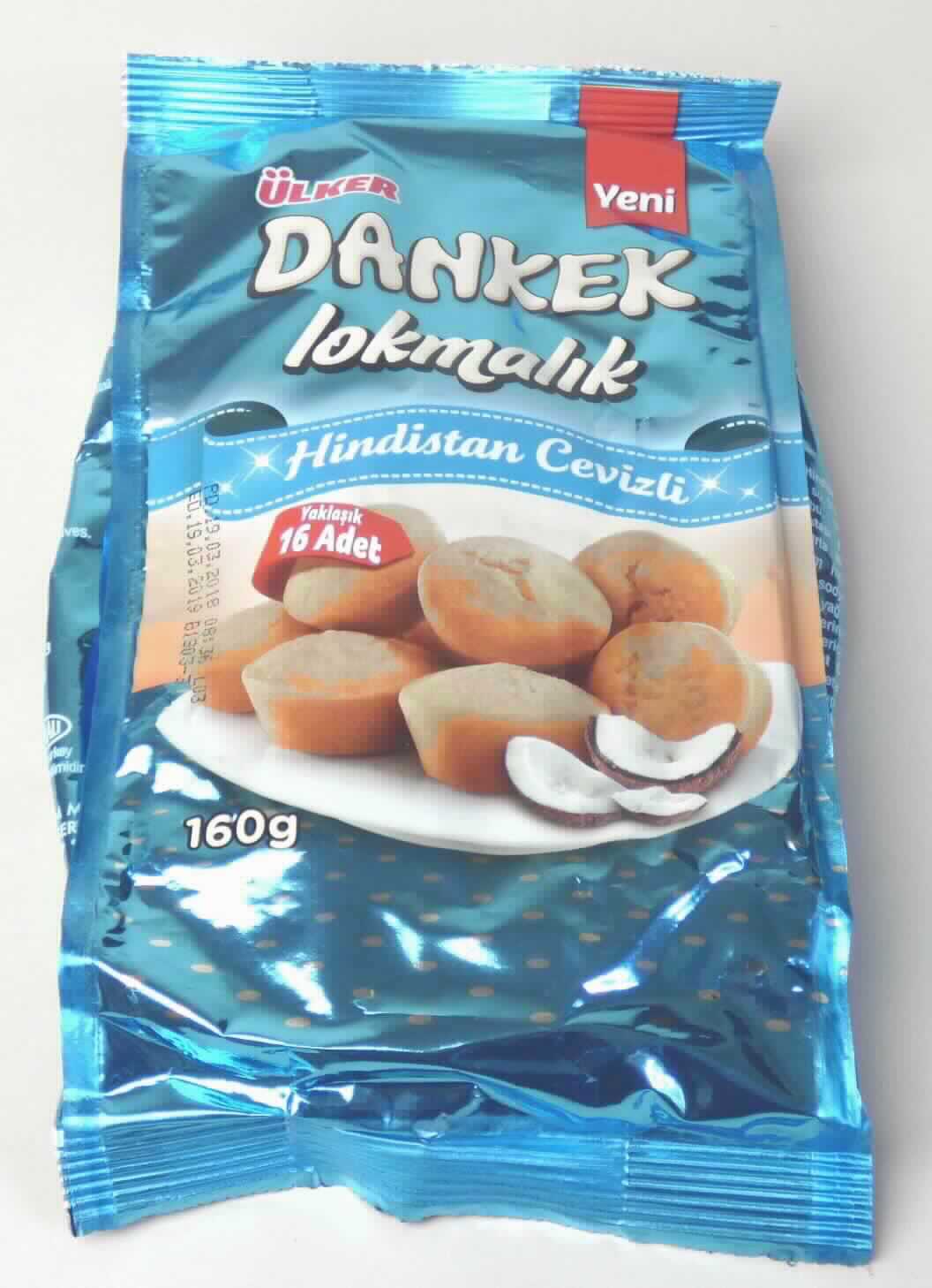 Minikuchen

Ein Warenmuster (in Originalverpackung) lag vor.
Bedruckter und etikettierter blauer Kunststofffolienschlauchbeutel mit Angaben zum Erzeugnis (Kokosnusskuchen; 160 g) und zu den Zutaten (siehe Feld 8); darin hellbraune, runde, kleine Minikuchen (Durchmesser ca. 3,5 cm, Höhe ca. 2,5 cm); Geschmack nach gesüßtem Rührteiggebäck mit Kokosnuss.

Saccharose, Invertzucker oder Isoglucose (HPLC): 5 GHT oder mehr 
Stärke/Glucose*: 5 bis weniger als 25 GHT 
Saccharose/Invertzucker/Isoglucose**: 5 bis weniger als 30 GHT
Milchfett***: 0 bis weniger als 1,5 GHT
Milchprotein***: 0 bis weniger als 2,5 GHT
*: festgestellt gemäß VO (EG) 900/2008, VO (EU) 118/2010
**: festgestellt gemäß VO (EG) 900/2008
***: abgeleitet aus der Zutatenliste in Verbindung mit den Analysendaten

Backware mit einem Gehalt an Saccharose, Invertzucker oder Isoglucose von 5 GHT oder mehr, Kleinkuchen.