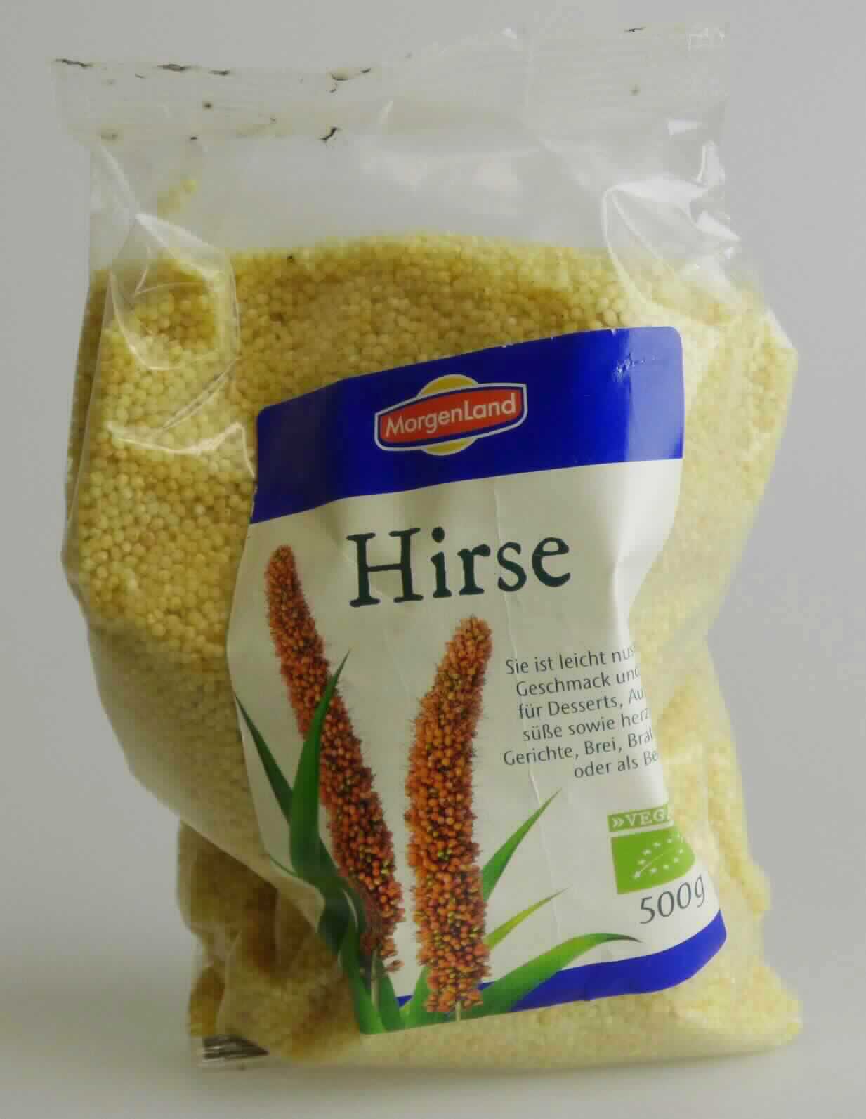 Hirse, geschält

Antragsangaben (als zutreffend unterstellt): Bio-Hirse.

Äußere Beschaffenheit des vorgelegten Warenmusters: Gelbe, geschälte, im Durchmesser ca. 2 mm große Hirsekörner bei denen sowohl die Deck- und Vorspelzen als auch die Hüllspelzen komplett entfernt sind, abgepackt in einem Kunststoffbeutel mit Klebeetikett auf Vorder- und Rückseite mit Produkt- und Herkunftsangaben. Angegebenes Nettogewicht 500 g.

Aufgrund der äußeren Beschaffenheit kann unterstellt werden, dass die Hirsekörner einen Stärkegehalt von deutlich mehr als 45 GHT und einen Aschegehalt von weniger als 2 GHT haben.

Andere Getreidekörner, geschält (entspelzt), von Hirse.