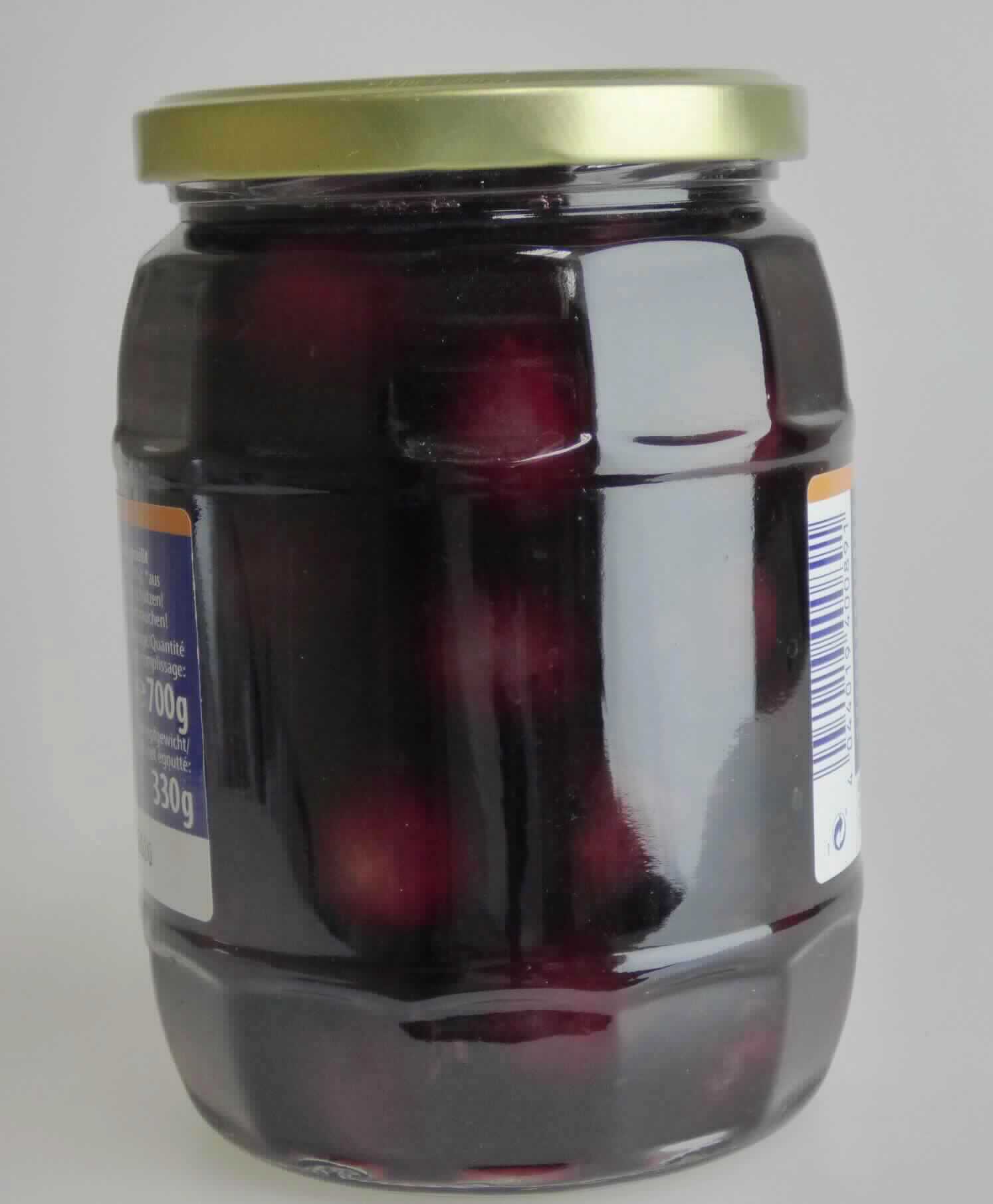 Kirschen, zubereitet.

Antragsangaben: Süßkirschen, entsteint, im 700 g-Glas. Zutaten: Süßkirschen, Wasser, Apfelsaftkonzentrat (12 %).

Beschaffenheit der vorgelegten Warenprobe: ganze, rotviolette, entsteinte Kirschen in einer rotvioletten Aufgussflüssigkeit. Geschmack: süß, fruchtig, nach Süßkirschen. Aufmachung: in einem etikettierten 700 g-Originalkonservenglas für den Einzelverkauf aufgemacht (Abtropfgewicht: 330 g).
Alkoholzusatz (gemäß Angabe): nicht enthalten
Zuckergehalt i. S. der ZAnm 2 a) Abs 1, 1. Anstrich zu Kap 20: mehr als 9 GHT 
Zugesetzter Zucker i. S. der ZAnm 3, 2. Anstrich zu Kap 20: enthalten

Früchte, Nüsse und andere genießbare Pflanzenteile, in anderer Weise zubereitet oder haltbar gemacht, auch mit Zusatz von Zucker, anderen Süßmitteln oder Alkohol, anderweit weder genannt noch inbegriffen, Kirschen, ohne Zusatz von Alkohol, mit Zusatz von Zucker, in unmittelbaren Umschließungen mit einem Gewicht des Inhalts von 1 kg oder weniger.