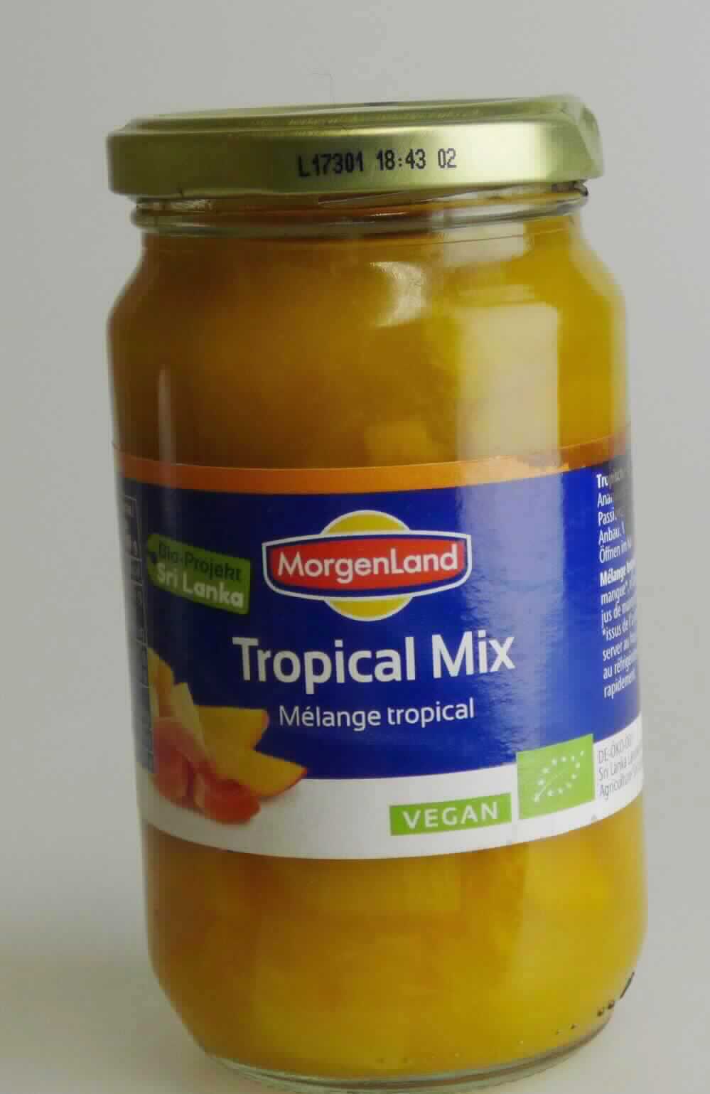 Mischung von Früchten, zubereitet.

Antragsangaben (als zutreffend unterstellt): Tropischer Fruchtmix; Zutaten: Mango-, Ananas- und Papayastücke, Ananas-, Mango- und Passionsfruchtsaft.

Beschaffenheit des vorgelegten Warenmusters: Mischung aus Stücken von Ananas, Papaya sowie Mango in einer braunorangen Flüssigkeit. Aufmachung: in einem etikettierten 360 g-Originalkonservenglas für den Einzelverkauf aufgemacht (Abtropfgewicht: 230 g).
Anteile der einzelnen Früchte (bezogen auf das Gesamtgewicht der Früchte; durch Auslese): 64,7 % Ananas, 23,8 % Mango, 11,5 % Papaya.
Zusatz von Alkohol (gemäß Angabe): nicht enthalten.
Zuckergehalt i. S. der ZAnm 2 a) Abs 1 Kap 20 (gemäß Angabe): mehr als 9 GHT.
Zugesetzter Zucker i. S. der ZAnm 3, 2. Anstrich zu Kap 20 (gemäß Angabe): enthalten.

Früchte, Nüsse und andere genießbare Pflanzenteile, in anderer Weise zubereitet oder haltbar gemacht, auch mit Zusatz von Zucker, anderen Süßmitteln oder Alkohol, anderweit weder genannt noch inbegriffen, Mischungen, andere, ohne Zusatz von Alkohol, mit Zusatz von Zucker, in unmittelbaren Umschließungen mit einem Gewicht des Inhalts von 1 kg oder weniger, andere, andere als von tropischen Früchten bzw. von Mischungen mit einem Gehalt an tropischen Früchten und tropischen Nüssen von 50 GHT oder mehr, andere.