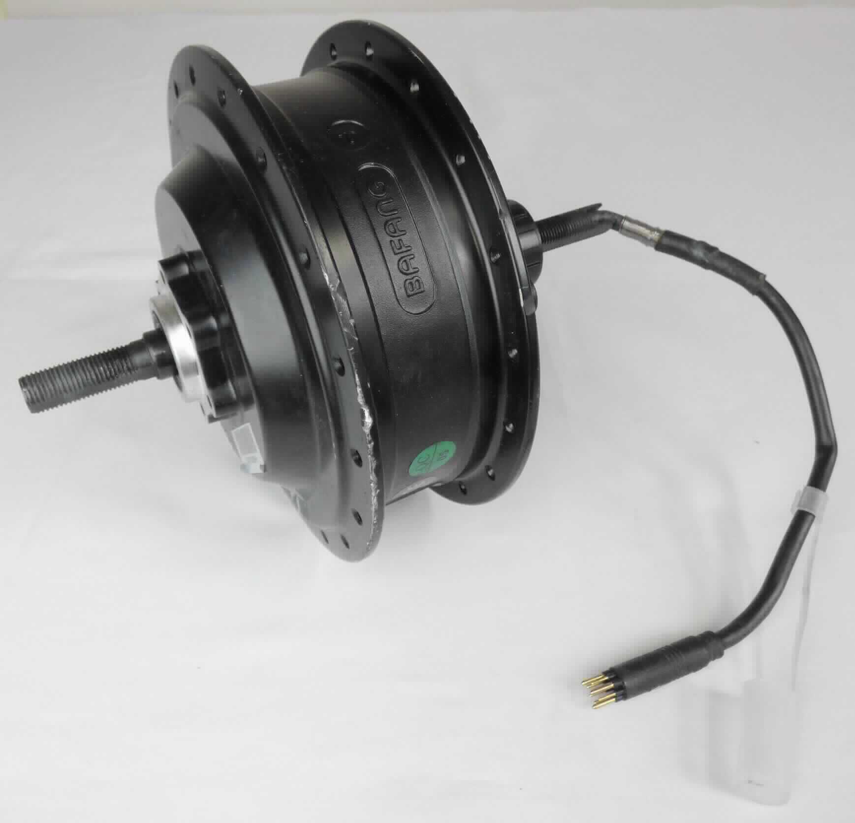 Elektromotor sog. Rear Naben/Heckmotor,
bestehend aus einem Gleichstrommotor in einem Metallgehäuse mit Bohrungen zur Aufnahme von Speichen, mit Radnabe und Freilauf, mit angeschlossenem Kabel mit Anschlussstück und einer Übertragungsvorrichtung in Form eines Metallkolbens, 
mit einer Leistung von 250 W bei 48 VDC,
zum Antreiben von E-Bikes bzw. Pedelecs (Elektrofahrrädern).

Der Motor ist als "Elektromotor, Gleichstrommotor mit einer Leistung von mehr als 37,5 W jedoch weniger als 750 W, anderer als in 8501 3100 10 0 bis 8501 3100  89 0 genannt" einzureihen.