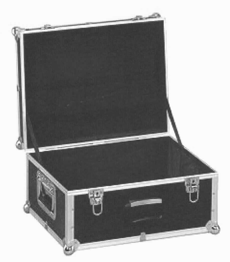 Handkofferähnliches Behältnis, sog. AluPlus Toolbox 18, Art. 8000421100, Foto siehe Anlage,
ein Warenmuster wurde nicht vorgelegt, die Einreihung erfolgt anhand der Antragsangaben,
- mit einer Außenseite aus schwarz gefärbten, strukturierten Folien aus Aluminium,
- - auf einer Unterkonstruktion aus Holzfaserplatten aufgebracht,
- mit einem Kantenschutz aus Aluminiumprofilen und Eckbeschlägen aus unedlem Metall,
- mit einem Tragegriff aus Kunststoff an einer Längsseite,
- mit jeweils einem Griff aus unedlem Metall mit Kunststoffüberzug an den Schmalseiten,
- mit zwei abschließbaren Bügelschlössern aus unedlem Metall,
- innen mit Schaumkunststoff ausgekleidet,
- im Kofferdeckel mit zwei elastischen Haltebändern, die durch Annähen sieben universelle
  Einsteckmöglichkeiten aufweisen,
- in den Abmessungen: ca. 47 cm (Breite) x 26 cm (Höhe) x 37 cm (Tiefe),
- nicht zur Aufnahme von bestimmten Werkzeugen hergerichtet,
- nicht erkennbar, dass die Haltebänder ausschließlich oder zumindest hauptsächlich zum
  Einstecken von Werkzeugen genutzt werden.

"Handkofferähnliches Behältnis, mit Außenseite aus Aluminium"
