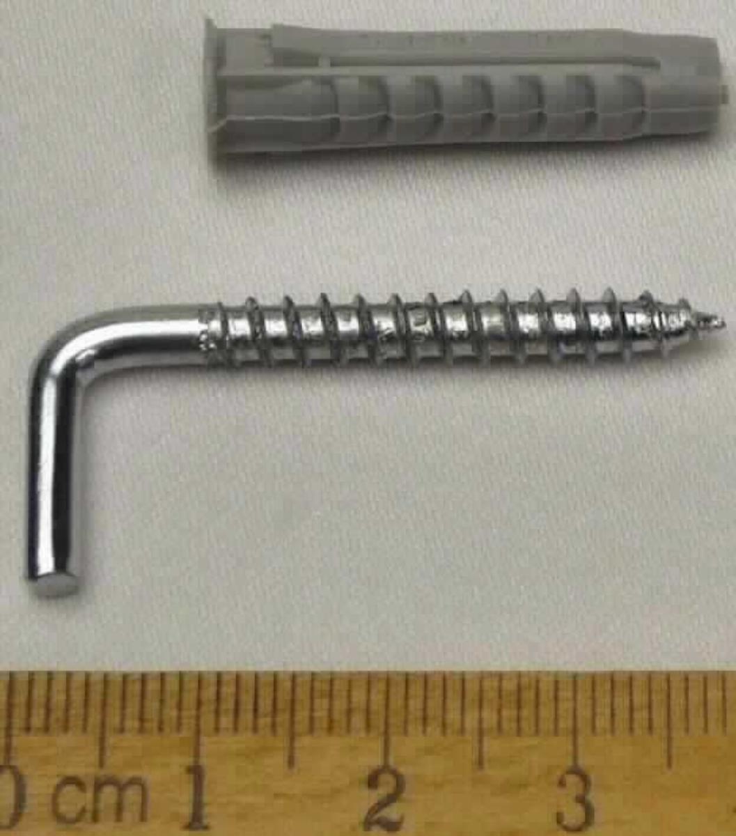 Es handelt sich vollständig aus Stahl gefertigte Erzeugnisse, die an einem Ende mit einem Gewinde mit spitzem Gewindeende versehen und am anderen Ende zu einem Winkelhaken ausgearbeitet sind.
Die Erzeugnisse dienen der Befestigung von verschiedensten Waren und sind zu jeweils acht Stück gemeinsam mit acht passgenauen Dübeln aus Kunststoff in einer Blisterverpackung verpackt.
Gesamtlänge: etwa 40 mm.
- Antragstellerangaben -

Der Charakter der für den Einzelverkauf aufgemachten Warenzusammenstellung wird insbesondere aufgrund der Bedeutung für die Verwendung durch die sog. Winkelhaken bestimmt.

Derartige Erzeugnise gehören als "andere Schraubhaken aus Stahl" zum TARIC-Code 7318 1300 90.