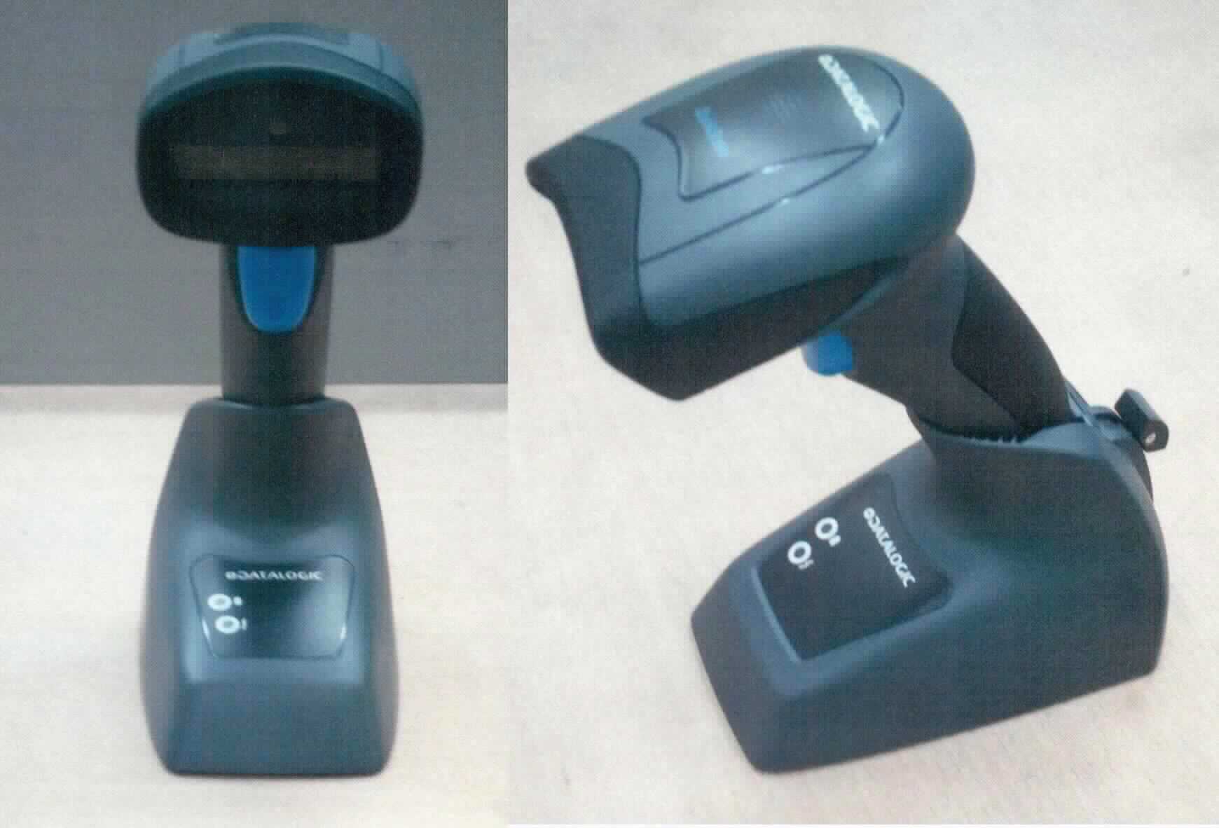 Barcodescanner, in Form einer Warenzusammenstellung aus Lade-/Übertragungsstation und Scanner (charakterbestimmend im Hinblick auf die Verwendung). Das Erzeugnis besteht im Wesentlichen aus einem Lesekopf mit Sensorelektronik, LED-Lichtquelle, Bluetooth-Modul und Elektronik zur Auswertung und Weitergabe der erfassten Daten. Das 190 g schwere und 16,3 x 9,1 x 4,1 cm große Gerät verfügt über Tastaturweiche-, RS232- und USB-Schnittstellen. Der Scanner dient dazu, verschiedene Datencodes (Strichcodes), mit denen Waren gekennzeichnet sind, zu lesen und zu verarbeiten.
Die Bestandteile der Zusammenstellung sind gemeinsam für den Einzelverkauf aufgemacht.

Die Ware wird als "optischer Leser" eingereiht.

Anlage: 1 Abbildung