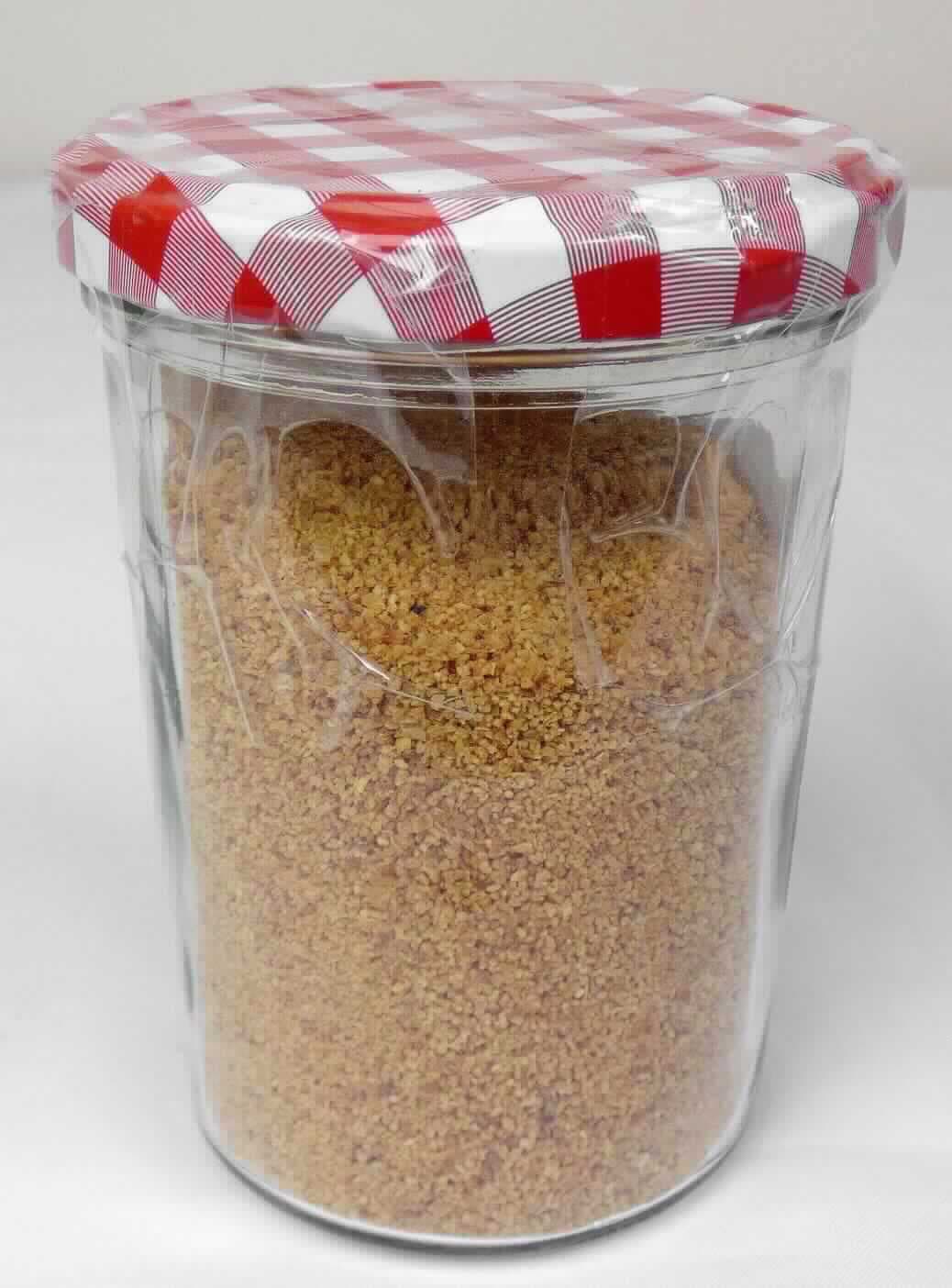 Ergänzungsfuttermittel

Antragsangaben: EP 200 ist ein hochverdauliches, fermentiertes und getrocknetes Ergänzungsfuttermittel für Schweine und Geflügel. Zur Herstellung werden spezielle milchsäureproduzierende Bakterien und Soja-Nebenerzeugnisse (Sojaschrot) verwendet. Es enthält Fermentationsprodukte wie organische Säuren, Enzyme sowie lebende Milchsäurebakterien. 

Beschaffenheit des Warenmusters: braunes, grobkörniges Pulver.
Stärke in der Ware (VO (EG) Nr. 121/2008): 0,5 GHT bis 10 GHT.
Milcherzeugnisse in der Ware (laut Angaben): keine.

Zubereitung von der zur Fütterung verwendeten Art, andere, einschließlich Vormischungen, Glucose, Glucosesirup, Maltodextrin oder Maltodextrinsirup der Unterpositionen 1702 30 50, 1702 30 90, 1702 40 90, 1702 90 50 und 2106 90 55 enthaltend, Stärke bis 10 GHT enthaltend, Milcherzeugnisse in der Ware keine oder kleiner 10 GHT enthaltend, andere.