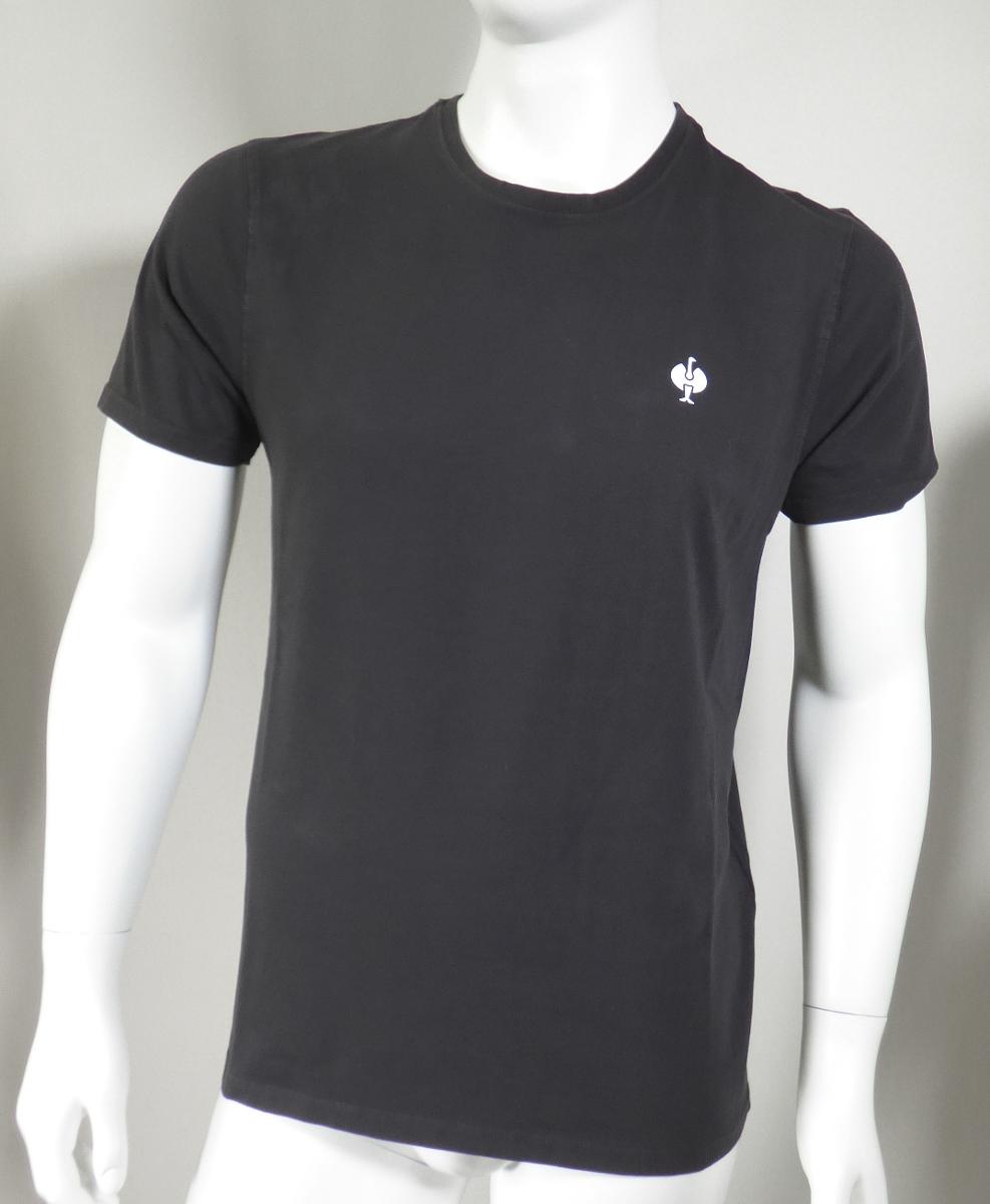 T-Shirt, sog. T-Shirt e.s.motion ten pure, Artikel-Nr. 2160037, Größe S, Foto siehe Anlage,
- in einem Polybeutel verpackt,
- aus ca. 0,5 mm dicken (leichten), einfarbigen Gewirken aus laut Antrag 95 % Baumwolle und 5 % Elas-
  than (synthetische Chemiefasern),
- über den Schritt reichend (Rückenlänge: ca. 72 cm),
- mit einem runden, leicht halsfernen Ausschnitt mit einer Randeinfassung,
- ohne Öffnung und ohne Verschluss,
- mit kurzen, enganliegenden Ärmeln,
- auf der Vorderseite mit einem Firmenlogo verziert,
- am unteren Rand durch Umschlagen und Festnähen gesäumt.

"T-Shirt, aus Gewirken, aus Baumwolle"