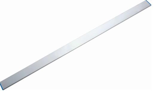 "Aluminium-Richtlatte",

-   vollständig aus einer Aluminiumlegierung gefertigtes, mit freiem Arm zu handhabendes, Erzeugnis in
    Form einer Latte mit rechteckigem Profil mit Zwischenstreben, an den Seiten mit Endkappen aus Kunststoff versehen
- - Materialstärke: etwa 1mm, Länge etwa 2000 mm

-   dient zum Ausrichten sowie zum Verteilen und Glätten von z. B. Estrich, Putz, Zement, Schotter beim
    Wegebau und ähnlichen Materialien

Abbildung siehe Anlage.

Derartige Erzeugnisse gehören als "andere Handwerkzeuge, für Maurer und Zementarbeiten anderweit weder genannt noch inbegriffen, mit arbeitendem Teil aus unedlem Metall" zur Codenummer 8205 5910 00 0 des Zolltarifs.