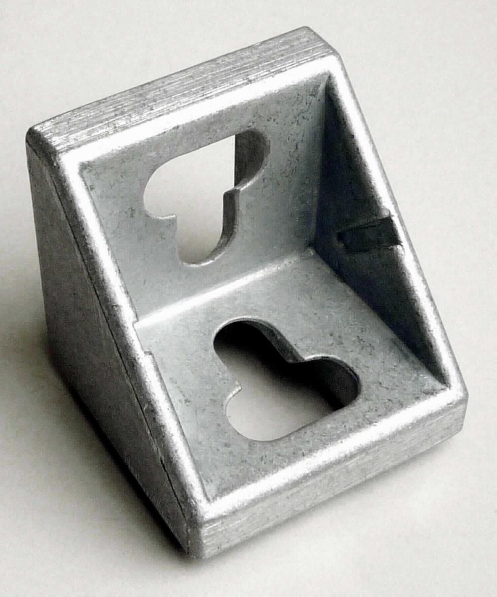 Es handelt sich um ihrer Verwendung entsprechend ausgeformte Winkel aus gegossenem Aluminium in den Abmessungen von 43 mm x 42 mm. Die beiden Schenkel stehen im Winkel von 90° zueinander und weisen jeweils eine T-förmige Aussparung auf. Die auf der Rückseite mit Rastnasen ausgestatteten Erzeugnisse dienen zur rechtwinkeligen Verbindung von Profilen und Flächenelementen und sind universell verwendbar.
- Antragstellerangaben -

Abbildung siehe Anlage. 

Derartige Erzeugnisse gehören als "andere (als in den Codenummern 7616 1000 10 0 bis 7616 9910 91 0 genannte) Waren aus Aluminium" zur Codenummer 7616 9910 99 0 des Zolltarifs.
