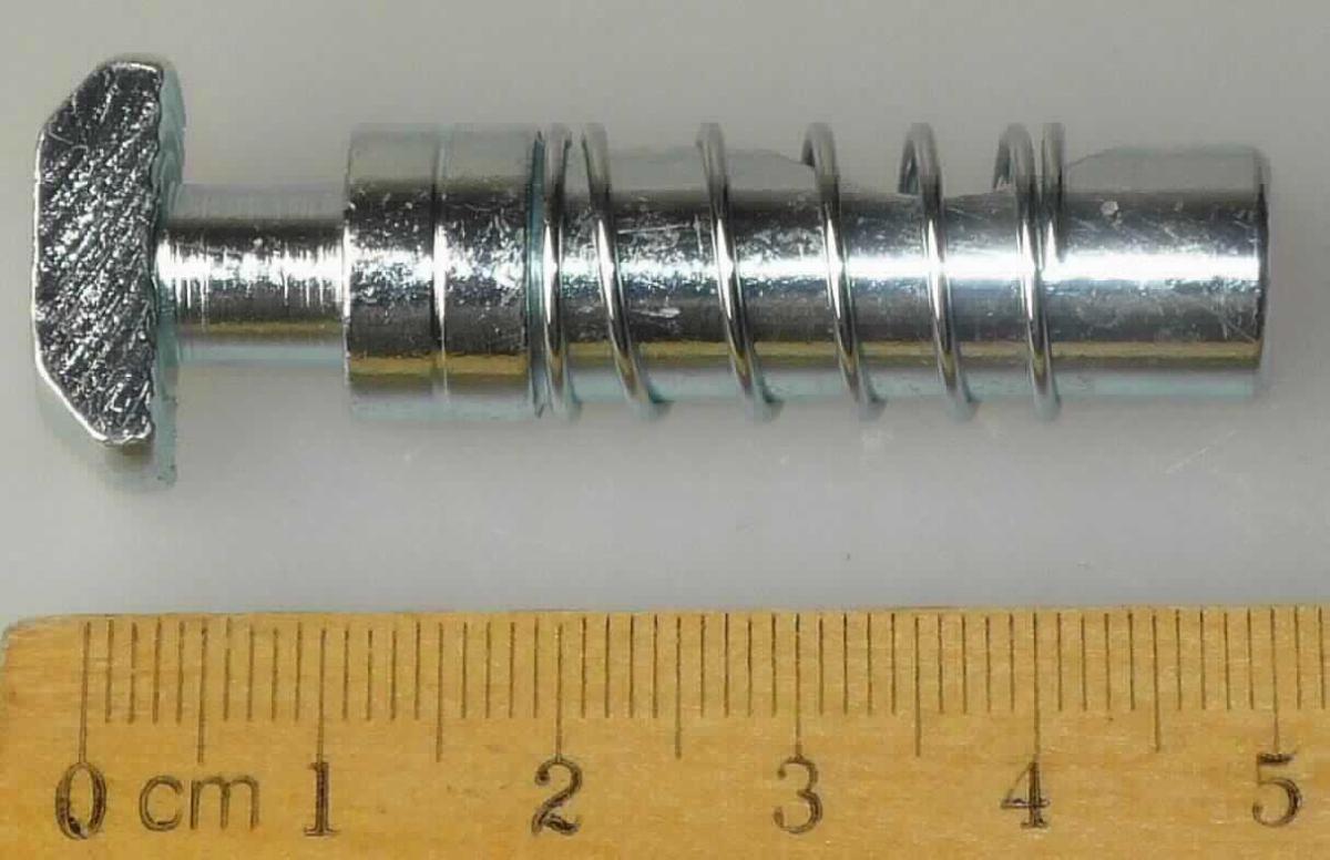 Es handelt sich um zylindrische, massive Erzeugnisse aus Stahl, mit Hammerkopf, die im unteren Bereich mit einer ellipsenförmigen, sich nach innen verjüngenden Aussparung versehen sind und die im oberen Bereich zu mehreren Abstufungen ausgearbeitet sind. Die Erzeugnisse sind mit einer Druckfeder aus Stahldraht ausgestattet und dienen als Befestigungselemente für Profilsysteme.
Schaftdurchmesser: etwa 11 mm; Gesamtlänge: etwa 52,8 mm.
- Antragstellerangaben -

Abbildung siehe Anlage.

Derartige Erzeugnisse gehören als "andere, den Schrauben ähnliche Waren, aus Stahl, ohne Gewinde" zur Codenummer 7318 29 00 90 0 des Zolltarifs.