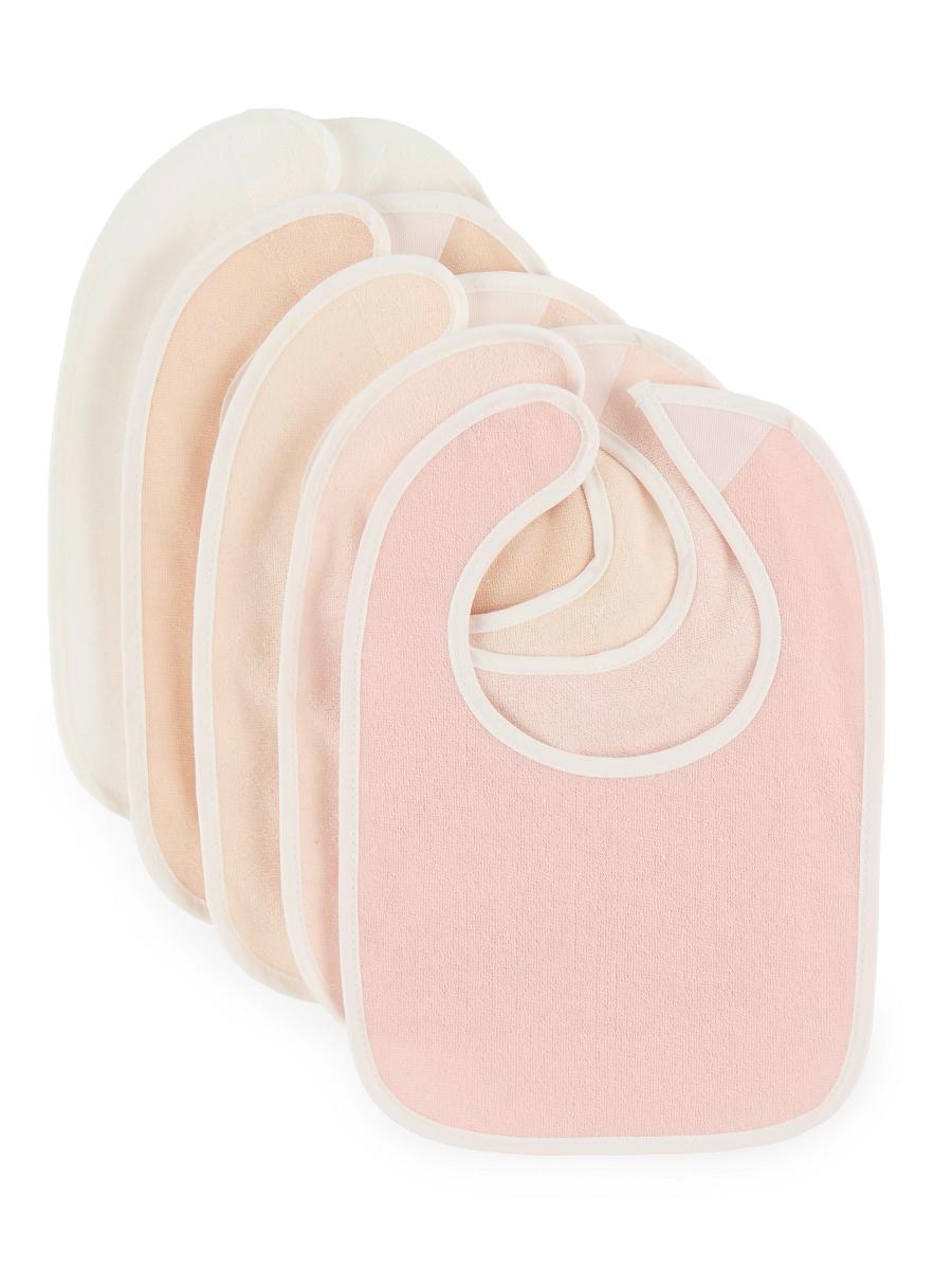 Lätzchen, Foto siehe Anlage,
- fünf oder zehn Stück an einem Pappaufhänger befestigt bzw. in einem Pappkarton verpackt,
- annähernd rechteckig, mit abgerundeten Ecken, in verschiedenen Abmessungen,
- mit einer Vorderseite aus ca. 0,9 mm dicken, einfarbigen Schlingengewirken aus laut Antrag 
  75 % Baumwolle und 25 % Polyester (synthetische Chemiefasern), weder elastisch noch 
  kautschutiert,
- mit einer Rückseite aus einer geprägten Kunststofffolie,
- an den Rändern zusammengenäht und mit einem schmalen Gewebestreifen eingefasst,
- im oberen Drittel mit einer Öffnung, die im Nacken mit einem Klettverschluss geschlossen 
  werden kann; im geschlossenen Zustand mit einem Halsumfang von ca. 27,5 cm, ca. 27,75 cm,
  ca. 28,25 cm bzw. ca. 28,83 cm,
- teilweise mit aufgedruckten bzw. aufgestickten Motiven verziert,
- ist nicht für Kinder mit einer Körpergröße von bis zu 86 cm bestimmt,
- individuelles (selbständiges) Einzelstück, das eine Ergänzung der Kleidung darstellt,
- insbesondere im Hinblick auf das äußere Erscheinungsbild verleiht das Gewirke aus Spinnstoffen 
  gegenüber dem Kunststoff der Ware ihren wesentlichen Charakter.

"Anderes konfektioniertes Bekleidungszubehör (Lätzchen), aus (weder elastischen noch kaut-
 schutierten) Gewirken"