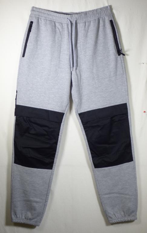 Lange Hose, sog. Arbeits Jogging Pants, Heimwerker Jogging Hose, NAN 7745681, Größe M, Foto
siehe Anlage,
- aus ca. 1,2 mm dicken, buntgewirkten, einseitig (Innenseite) gerauten Gewirken (melierte Garne)
  aus laut Antrag 60 % Polyester (synthetische Chemiefasern) und 40 % Baumwolle,
- in der Taille abschließend, mit einem angesetzten, elastischen Taillenbund mit Tunnelzug,
- ohne Öffnung und ohne Verschluss,
- ohne Hinweise auf den Trägerkreis (unisex),
- mit verschiedenen ein- und aufgesetzten Taschen,
- zusätzlich im Bereich der Knie mit aufgesetzten "Einschubtaschen" mit Patte und Klettverschluss 
  sowie auf einer Seite mit einer "Werkzeugtasche" aus jeweils einfarbigen Geweben aus laut Antrag 
  65 % Polyester und 35 % Baumwolle,
- mit knöchellangen Hosenbeinen, an den Beinabschlüssen elastisch verengt.

"Lange Hose, aus Gewirken, für Frauen, aus synthetischen Chemiefasern"