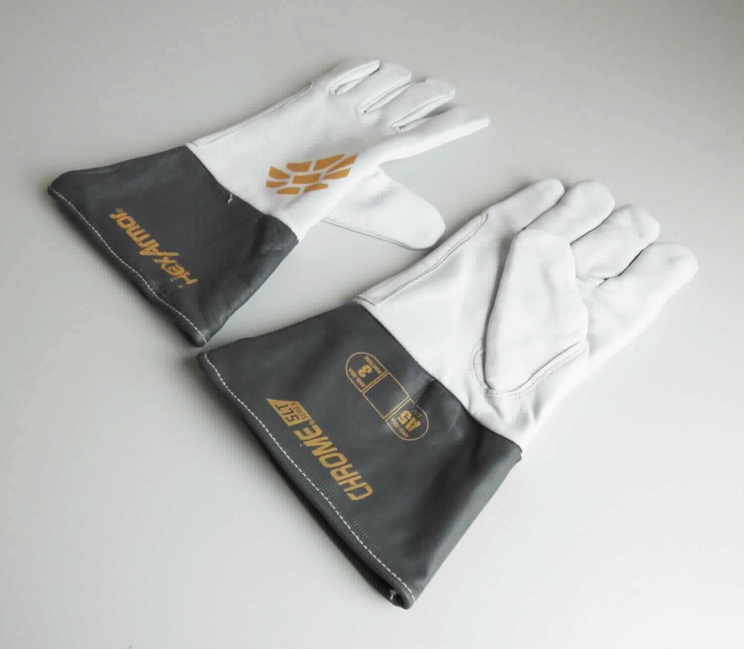 Schutzhandschuhe aus Leder, sog. Arbeitsschutzhandschuhe HEXArmor Chrome SLT 4062, 
Foto siehe Anlage,
- als Fünffingerhandschuhe gearbeitet, 
- aus Leder, 
- mit angenähter Stulpe,
- innen gefüttert,
- Schutzhandschuhe für alle Berufe aufgrund der einfachen Verarbeitung (offene Nähte an den Außenseiten), der
  Verwendung von dickem, widerstandsfähigem Leder und der auf der Stulpe aufgedruckten Hinweise auf die 
  Schnitt- und Stichfestigkeit.

"Bekleidungszubehör, aus Leder, Fingerhandschuhe, Schutzhandschuhe für alle Berufe"