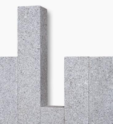Angaben:
Palisaden; 12x12cm BRAVO EXACTA geflammt; Bearbeitung: allseits gesägt und geflammt, Kanten gefast; Material: Granit; Farbe: edelgrau.

Befund:
Bearbeitete Werksteine und Waren daraus, Granit, poliert, verziert oder anders bearbeitet, jedoch ohne Bildhauerarbeit, mit einem Eigengewicht von 10 kg oder mehr.