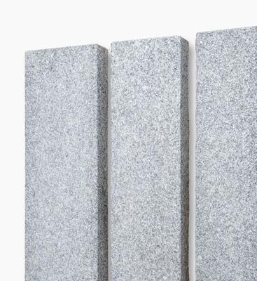Angaben:
Palisaden; multi - BRAVO EXACTA, geflammt; Bearbeitung: allseits gesägt und geflammt, Kanten gefast; Material: Granit; Farbe: edelgrau.

Befund:
Bearbeitete Werksteine und Waren daraus, Granit, poliert, verziert oder anders bearbeitet, jedoch ohne Bildhauerarbeit, mit einem Eigengewicht von 10 kg oder mehr.
