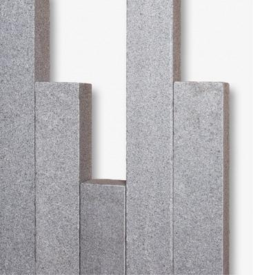 Angaben:
Palisaden; 12x12cm GALA EXACTA geflammt; Bearbeitung: allseits gesägt und geflammt, Kanten gefast; Material: Granit; Farbe: anthrazit.

Befund:
Bearbeitete Werksteine und Waren daraus, Granit, poliert, verziert oder anders bearbeitet, jedoch ohne Bildhauerarbeit, mit einem Eigengewicht von 10 kg oder mehr.