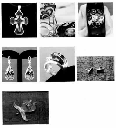 Es handelt sich um aus einer Silberlegierung gefertigte Schmuckwaren in Form von Ringen, Ohrringen, Anhängern, Armbändern, Broschen oder Manschettenknöpfen. Die Erzeugnisse sind auf der Schauseite mit georgischen Ornamenten aus Cloisonné-Emaille versehen.
-Antragstellerangaben-

Abbildung siehe Anlage.

Derartige Erzeugnisse gehören als "Schmuckwaren aus Edelmetallen (Silber)" zum TARIC-Code 7113 1100 00.
