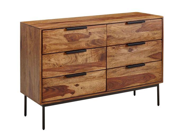 Es handelt sich bei der „Wohnling Kommode 117 cm“ um ein aus verschiedenen Stoffen zusammengesetztes Möbel mit den Maßen 117 cm x 80 cm x 42 cm (B x H x T).
Das Erzeugnis besteht im Wesentlichen aus einem Holzkorpus mit sechs Schubladen und einem Metallgestell mit vier Füßen.

Der stoffliche Charakter der aus verschiedenen Stoffen zusammengesetzten Ware wird aufgrund der Bedeutung für die Verwendung und aufgrund des äußeren Erscheinungsbildes vom Holz bestimmt.

Das auf den Boden zu stellende Erzeugnis dient zur Ausstattung von Wohnungen, insbesondere zur Ablage bzw. Aufbewahrung von Gegenständen und kann aufgrund seiner Gestaltung in unterschiedlichen Bereichen der Wohnung (z. B. Schlafzimmer, Wohnzimmer, Diele) verwendet werden.

Die verpackte Ware wird als "anderes als von den Positionen 9401 und 9402 erfasstes Möbel, aus Holz, ohne speziellen Raumbezug" eingereiht.