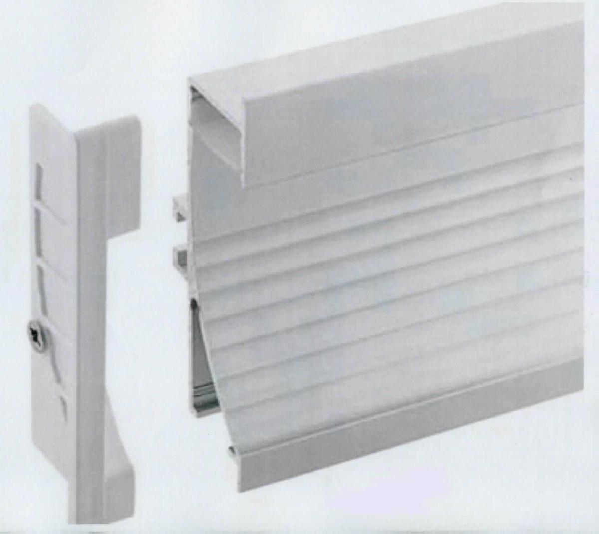 Profil aus einer Aluminiumlegierung

Bei der Ware handelt es sich nach den Angaben um ein metallisches Profil mit einem über die gesamte Länge von 2 m gleichbleibenden Querschnitt. Die Erzeugnisse sind aus einer Aluminiumlegierung (T5 6063) gefertigt und eloxiert. 
Die Ware wird für den Einbau in Wänden verwendet und ist für LED Streifen geeignet.
Eine Einreihung als erkennbares Teil eines Beleuchtungskörpers der Position 9405 ist ausgeschlossen.

Die Ware ist als "anderes Profil aus einer Aluminiumlegierung" in den TARIC-Code 7604 2990 90 einzureihen.