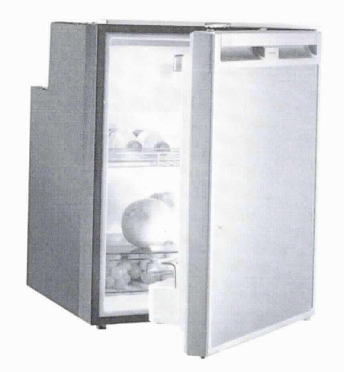 Kühlschrank CRX 80,
- aus einem quaderförmigen Gehäuse (Abmessung H x B x T ca. 65 x 49 x 58 cm) mit einer
  Außentür, Gefrierfach, Kompressorkühltechnik, klappbarem Ablagegitter, Ablagefläche,
  Obstfach, Flaschenarretierung, Deckelfach und LED-Beleuchtung (Abbildung siehe Anlage),
- mit einem Nutzinhalt von 78 l (70,6 l Kühlschrank, 7,5 l Gefrierfach),
- mit teilfluorierten Kohlenwasserstoffen (HFKW) vorbefüllt,
- zum festen Einbau in Boote oder Wohnwagen bestimmt,
- zum Kühlen und Gefrieren von Lebensmitteln,
- in einer gemeinsamen Verkaufsumschließung mit Beipack (Wasserauslass, Montage- und
  Bedienungsanleitung).
Das Kühlen ist die kennzeichnende Haupttätigkeit.

"Andere Apparate zur Kälteerzeugung als von den Codenummern 8418 1020 10 0 bis 8418
 5090 90 0 erfasst, keine Wärmepumpe, mit teilfluorierten Kohlenwasserstoffen (HFKW) vor-
 befüllt (Kombination aus Kühlschrank - kennzeichnende Haupttätigkeit - und Gefrierschrank,
 in Warenzusammenstellung in Aufmachung für den Einzelverkauf mit nicht charakterbestim-
 mendem Beipack) - sog. Kühlschrank"