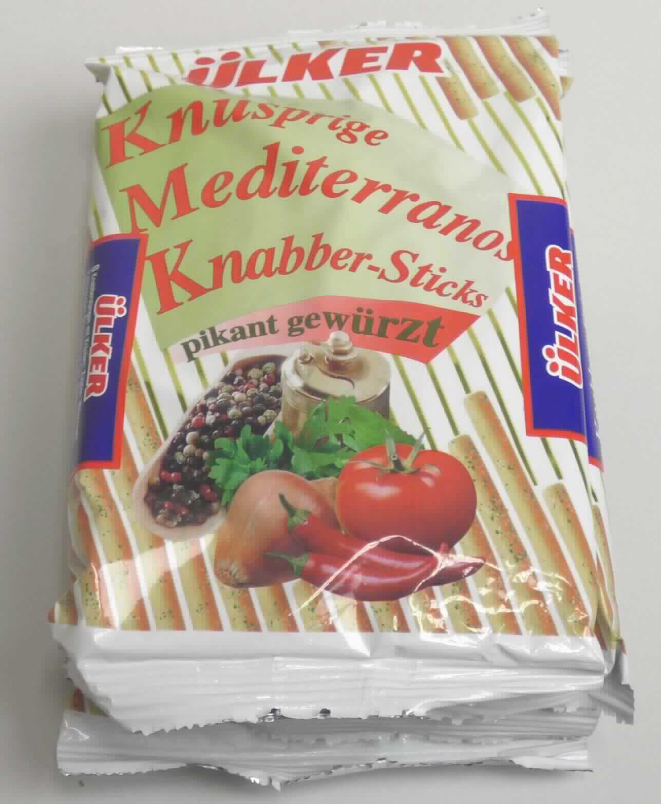 Knabbersticks

Beschreibung des vorgelegten Warenmusters:
Hellbraune, dünne, extrudierte Gebäckstangen (ca. 11,5 cm x 0,5 cm) mit kleinen schwarzen Bestandteilen durchsetzt; knusprig, Geschmack würzig und nach Tomaten, leicht salzig; original verpackt in einem bedruckten Folienbeutel, vier Beutel sind mit einer Banderole zu einer Verkaufseinheit verbunden; der Aufdruck enthält Angaben zum Erzeugnis (Knabberstangen mit Gewürzen), zum Nettoinhalt (50 g / Beutel) und den Zutaten (siehe Feld 8).

Stärke/Glucose*: 50 bis weniger als 75 GHT
Saccharose/Invertzucker/Isoglucose**: 5 bis weniger als 30 GHT
Milchfett***: weniger als 1,5 GHT
Milchprotein***: weniger als 2,5 GHT
*: festgestellt gemäß VO (EG) 900/2008, VO (EU) 118/2010
**: festgestellt gemäß VO (EG) 900/2008, unter Berücksichtigung der Antragsangaben und der Messunsicherheit
***: abgeleitet aus der Zutatenliste

Backware, extrudiertes Erzeugnis, gesalzen oder aromatisiert.
