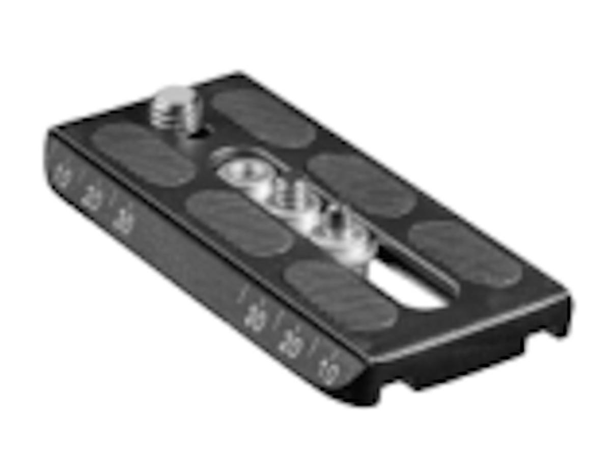 Es handelt sich um eine aus gegossenem Aluminium (Aluminiumlegierung) hergestellte sog. Schnellwechselplatte in den Abmessungen von 100 mm x 50 mm x 10 mm (L x B x H), bestehend aus einer spezifisch geformten, nahezu rechteckigen Aufnahmevorrichtung und zwei darin befestigten Schrauben sowie einer sog. Fallsicherung, je aus Stahl. Die mit einer Skalierung versehene Ware ist auf der Oberseite mit rutschhemmenden Puffern aus Kunststoff oder Kautschuk (sog. Gummierung) ausgestattet. Sie wird an einem Kamerastativkopf (nicht Gegenstand der vZTA) befestigt und dient zur schnellen Montage einer Kamera (ebenfalls nicht Gegenstand dieser vZTA). Die Ware ist in einem Polybeutel verpackt.
Aluminium herrscht gegenüber Stahl gewichtsmäßig vor.
-Antragstellerangaben-

Eine Einreihung in die Position 9620 kommt nicht in Betracht, da Teile und Zubehör für Stative vom Wortlaut dieser Position nicht erfasst sind. Auch eine Einreihung in das Kapitel 90 ist ausgeschlossen, da die Schnellwechselplatte für die Befestigung von verschiedenen Kameras (z. B. Fotoapparat, Digitalkamera) geeignet ist und somit kein Zubehör vorliegt, das erkennbar hauptsächlich für einen analogen Fotoapparat oder für ein Blitzlicht des Kapitels 90 bestimmt ist.

Abbildung siehe Anlage.

Derartige Erzeugnisse gehören als "andere (als in den Unterpositionen 7616 10 und 7616 91 genannte) Waren aus Aluminium, gegossen, andere als solche der TARIC-Codes 7616 9910 10 bis 7616 9910 91" zum TARIC-Code 7616 9910 99.