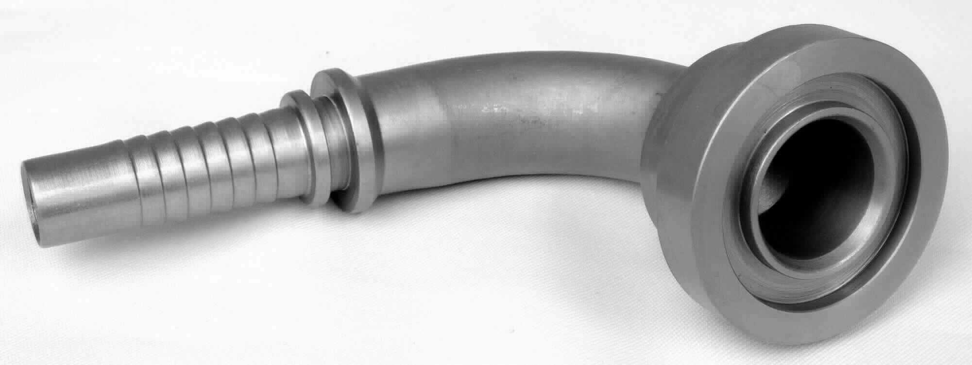 Rohrverbindungsstück aus Stahl

Bei der Ware handelt es sich um ein 90 ° gewinkeltes Hohlerzeugnis aus anderem als rostfreiem Stahl, welches auf einer Seite zu einem Flanschkopf, auf der anderen Seite mit zu einer Schlauchtülle ausgearbeitet ist. Das Erzeugnis dient als Armatur zum Anschluss hydraulischer Schlauchleitungen mit hohen Betriebsdrücken.

Die Ware ist als anderes Rohrverbindungsstück aus anderem als nicht rostendem Stahl, mit einem größten äußeren Durchmesser von 609,6 mm oder weniger, dem TARIC-Code 7307 99 80 98 0 einzureihen.