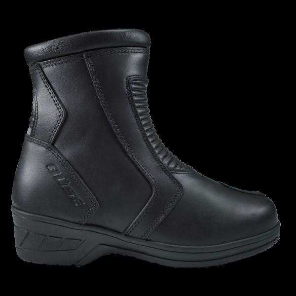 Stiefel, Größe 37, Foto siehe Anlage,
- mit Laufsohlen aus Kautschuk/Kunststoff; ohne Hauptsohle aus Holz,
- mit Oberteil aus Leder (den größten Teil der Außenfläche bildend) und Kunststoff 
  (Spinnstoff mit einer mit bloßem Auge wahrnehmbaren Außenschicht aus Kunststoff),
- auf das Oberteil ist ein Verstärkungsteil aus Kunststoff aufgesetzt,
- an der Innenseite mit einem Reiß- und Klettverschluss, 
- seitlich mit einem eingeprägten Firmenlogo versehen,
- ohne Metallschutz in der Vorderkappe,
- den Knöchel, jedoch nicht die Wade bedeckend,
- mit einer Länge der Innensohle von ca. 24,9 cm
- für Frauen.

"Schuhe mit Laufsohlen aus Kautschuk/Kunststoff und Oberteil aus Leder, andere als in den 
 Unterpositionen (HS) 6403 12 bis 6403 59 genannte, den Knöchel bedeckend, andere als in der 
 Unterposition (KN) 6403 9105 genannte, jedoch nicht die Wade bedeckend, mit einer Länge der 
 Innensohle von mehr als 24 cm, für Frauen, andere als im TARIC-Code 6403 9118 10 genannte"