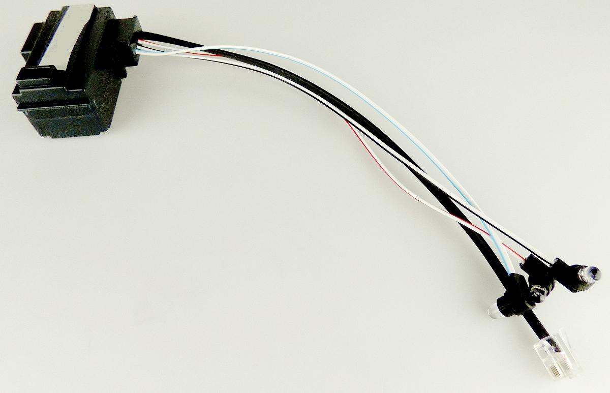 Bei dem vorliegenden und als "LM/VM-Dino Rock mont, Artikelnummer 30666444" bezeichneten Erzeugnis handelt es sich um ein Teil für einen Bausatz,
- ein Lichtmodul darstellend,
- bestehend aus einem Kunststoffgehäuse in den Abmessungen von ca. 6 x 2,8 x 4,8 cm (B x H x T),
- mit drei kabelgebundenen Leuchtdioden und einem Signal-/Stromkabel ausgestattet,
  jeweils ca. 21 cm lang,
- auf der Oberseite mit einem Knopf versehen,
- passgenau für den Einbau in einen Bausatz gearbeitet, der überwiegend aus Kunststoff
  besteht (lt. zusätzlichen Angaben),
- stellt sich aufgrund der Form, Größe und Gestaltung als erkennbar ausschließlich für einen solchen
  Bausatz bestimmtes Teil dar.

Derartige Erzeugnisse sind zolltarifrechtlich als "Teil, erkennbar ausschließlich bestimmt für ein anderes als in den Unterpositionen (KN) 9503 0010 bis 9503 0030 erfasstes Spielzeug, Bausatz, aus Kunststoff" einzureihen.