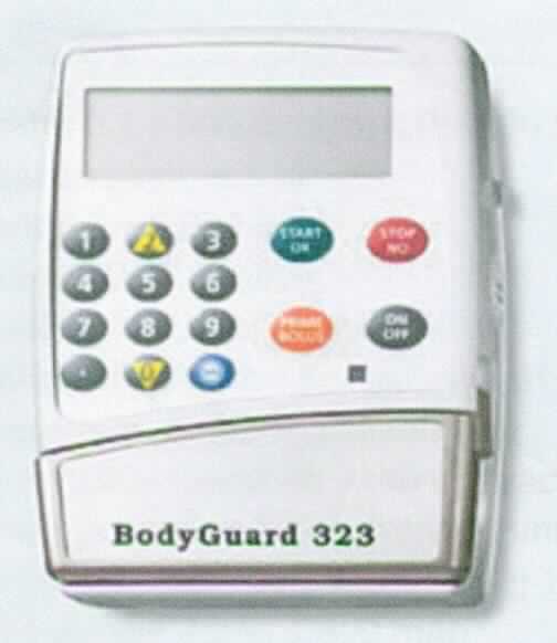 Infusionspumpe BodyGuard 323,
- aus einem Pumpsystem in Form eines Kolbenmechanismus in einem Kunststoffgehäuse
  mit Anzeige und Bedientasten, Elektromotor, Akkumulator und einer integrierten Messvorrichtung
  sowie einem Ultraschall-Sensor (Abbildung siehe Anlage),
- zum Anschluss an ein Infusionssystem, zur Förderung von Flüssigkeit in einem Bereich
  von 0,1 bis 500,0 ml/h sowie 0,0 bis 100,0 ml/h im Profil PCA.

"Flüssigkeitspumpe, mit Messvorrichtung ausgestattet, keine Ausgabepumpe für 
 Kraftstoffe oder Schmiermittel - sog. Infusionspumpe"