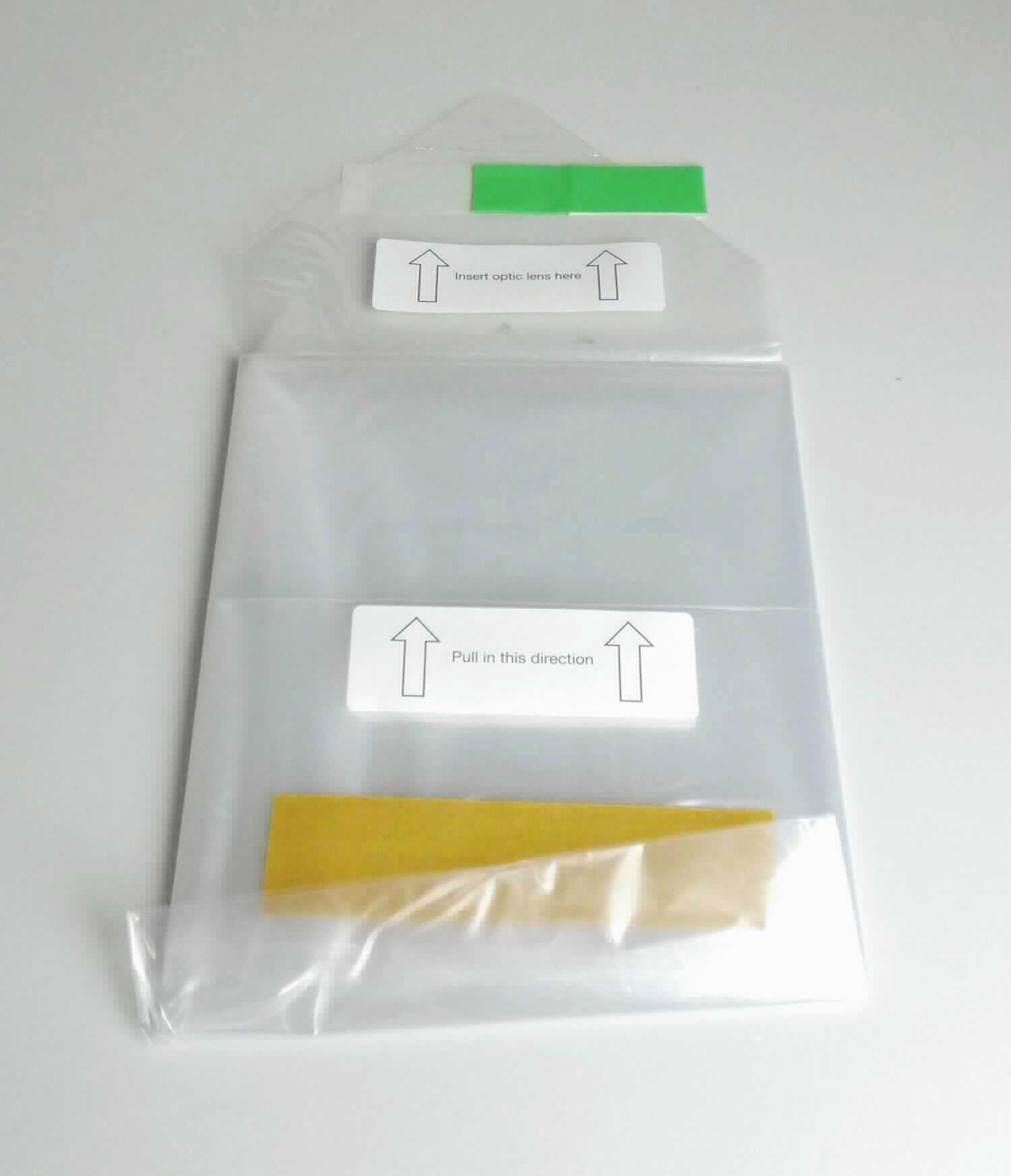 Sog. Endoskopie Kamera-Abdeckung Reversfaltung, spezieller Überzug für endoskopische Kameras und Operationsoptiken, in Form einer schlauchartigen transparenten Kunststoffhülle in Reversfaltung, mit einer Länge von 242 cm und einer Breite von 13 cm, an einem Ende offen und mit einem Klebestreifen ausgestattet, am anderen Ende spitz zulaufend mit perforierter Markierung und einem Klebestreifen ausgestattet (zur äußeren Form siehe Abbildung in Anlage). Die spezielle Abdeckung dient der festen Ummantelung der nicht sterilisierbaren Kamera eines Endoskopsystems, um die Verwendung unter sterilen Bedingungen, zum Beispiel bei laparoskopischen oder athroskopischen Eingriffen, zu ermöglichen. Die Ware ist in einer Papier-Folienpackung steril verpackt.

Die Ware wird als "Zubehör, erkennbar hauptsächlich für ein medizinisches Endoskop bestimmt" eingereiht.