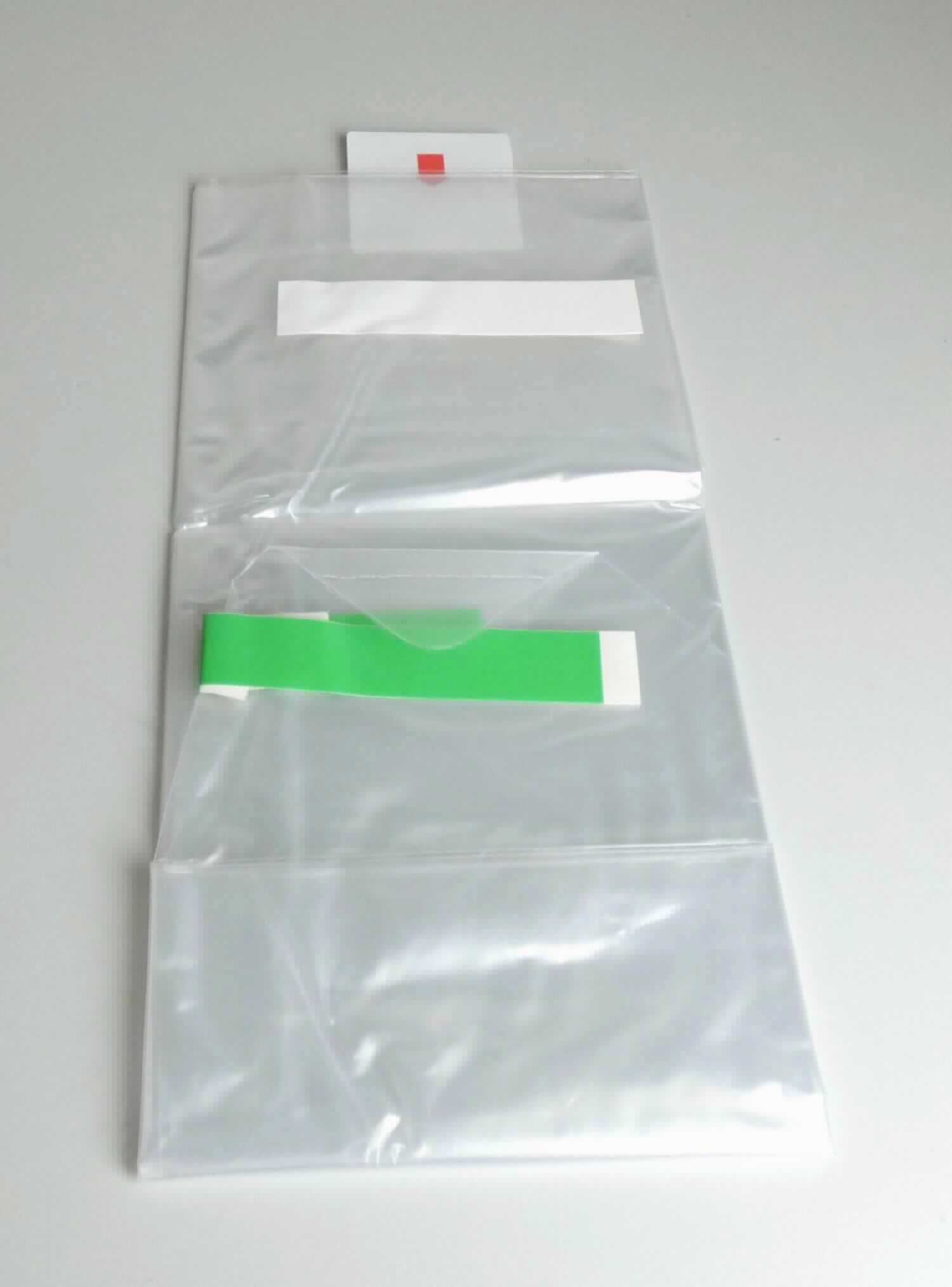 Sog. Endoskopie Kamera-Abdeckung Economy, spezieller Überzug für endoskopische Kameras und Operationsoptiken, in Form einer schlauchartigen transparenten Kunststoffhülle in Teleskopfaltung, mit einer Länge von 242 cm und einer Breite von 13 cm, an einem Ende offen und mit einem Klebestreifen ausgestattet, am anderen Ende spitz zulaufend mit perforierter Markierung und einem Klebestreifen ausgestattet (zur äußeren Form siehe Abbildung in Anlage). Die spezielle Abdeckung dient der festen Ummantelung der nicht sterilisierbaren Kamera eines Endoskopsystems, um die Verwendung unter sterilen Bedingungen, zum Beispiel bei laparoskopischen oder athroskopischen Eingriffen, zu ermöglichen. Die Ware ist in einer Papier-Folienpackung steril verpackt.

Die Ware wird als "Zubehör, erkennbar hauptsächlich für ein medizinisches Endoskop bestimmt" eingereiht.