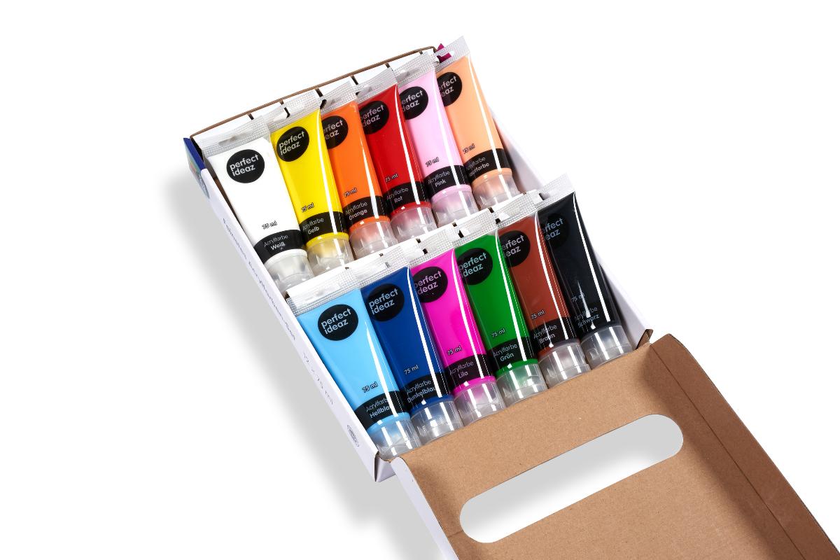 Angaben:
Acrylfarben, in verschiedenen Farben (weiß, schwarz, rot, grün, blau, gelb etc.); in Flaschen oder Tuben (75 ml, 150 ml); Zusammenstellung von mehreren Farben in einer gemeinsamen Umverpackung (Karton-Verpackung); Verwendung: Basteln, Malen etc.

Befund:
Farben für Kunstmaler, für den Unterricht, für die Plakatmalerei, für Farbtönungen, zur Unterhaltung, in Täfelchen, Tuben, Töpfchen, Fläschchen, Näpfchen oder ähnlichen Aufmachungen, in Zusammenstellungen.