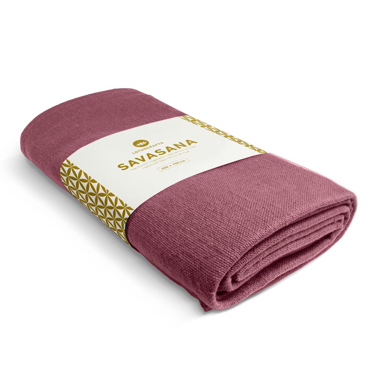 Decke, sog. YOGA BLANKET Yogadecke, Foto siehe Anlage,
- laut Antrag:
-- in eine bedruckte Pappbanderole eingesteckt und in einem Polybeutel verpackt,
-- in rechteckiger Form, in den Abmessungen (L x B) von 200 cm x 150 cm,
-- aus ca. 1,5 mm dicken, einfarbigen Geweben aus 100 % Baumwolle,
-- an Rändern durch Umschlagen und Festnähen gesäumt,
-- ohne elektrische Heizvorrichtung,
- durch Säumen konfektioniert,
- ohne Hinweise auf Handarbeit.

"Decke, aus Spinnstoffen, ohne elektrische Heizvorrichtung, aus Baumwolle, aus Geweben,
 nicht handgearbeitet"