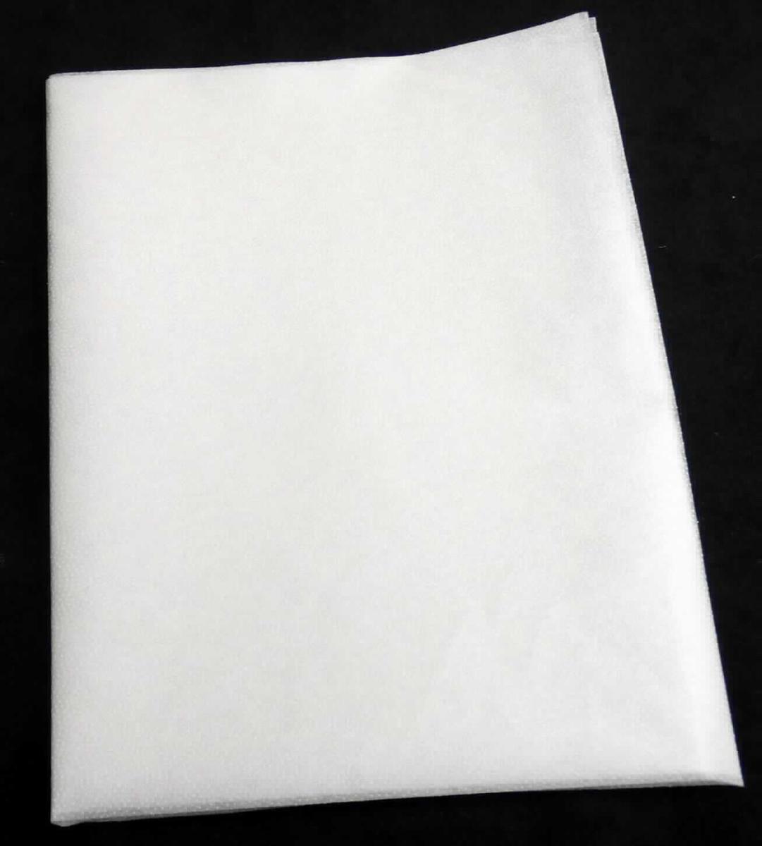 Vliesstoff, sog. Bügelvlies, Foto siehe Anlage,
- in einem Polybeutel mit bedrucktem Pappeinleger verpackt,
- rechteckig zugeschnitten, u. a. damit nicht konfektioniert, somit keine Ware der Position 6307,
- laut Antrag mit den Abmessungen von 100 cm x 50 cm,  
- laut Untersuchungsergebnis:
-- aus synthetischen Spinnfasern (laut Antrag Polyester),
-- thermisch verfestigt, 
-- keine Filamente und keine heißluftgezogenen (meltblown) Fasern enthaltend,
-- mit einem Quadratmetergewicht von ca. 29 g,
-- mit Schmelzklebepunkten versehen,
-- weder bestrichen noch überzogen,
-- einlagig,
- dient laut Antrag als Bügeleinlage zur Verstärkung von z. B. Kleidung und Taschen.

"Vliesstoff, anderer als in den Unterpositionen 5603 11 bis 5603 14 genannte, mit einem Quadratmetergewicht 
 von mehr als 25 g bis 70 g, nicht bestrichen oder überzogen, anderer als in den Unterpositionen 5603 9290 10 bis
 5603 9290 80 genannte"