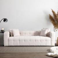 Bei dem sog. „Teddy Sofa Como Bouclé, Art.Nr. 22155“ handelt es sich um eine Warenzusammenstellung in Aufmachung für den Einzelverkauf, bestehend aus einem Sitzmöbel in Form eines Sofas und zwei großen sowie zwei kleinen Kissen.
Das ca. 236 x 68 x 92 cm (B x H x T) große Sofa besteht im Wesentlichen aus einem innenliegendem Korpus aus Holz, einer gepolsterten Sitzfläche und Beinen aus Kunststoff.

Das Sofa bestimmt im Hinblick auf die Bedeutung für die Verwendung und in Bezug auf den Umfang den Charakter der Warenzusammenstellung.
Bei dem aus zwei unterschiedlichen Stoffen bestehenden Gestell wird der stoffliche Charakter insbesondere aufgrund der Bedeutung für die Verwendung und im Hinblick auf den Umfang von dem Holz bestimmt.

Die auf den Boden zu stellende Ware ist als „anderes als von der Position 9402 erfasstes Sitzmöbel, nicht von den Unterpositionen (HS) 9401 10 bis 9401 59 erfasst, mit Gestell aus Holz, gepolstert“ einzureihen.
