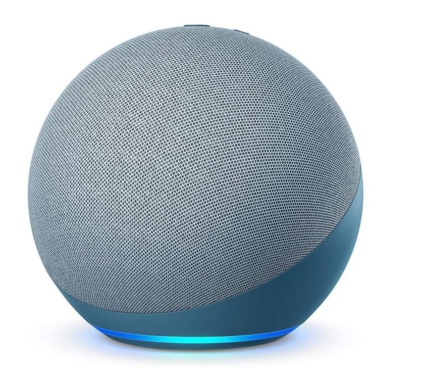 Sprachassistent mit integriertem Lautsprecher (Abbildung siehe Anlage)
- aus einem prozessorgestützten Modul und Funkmodulen für WLAN und Bluetooth in einem Gehäuse (Abmessungen: 144 x 133 mm) mit Lautsprechern, Mikrofon, Temperatursensor und LED-Statusanzeige in einem kugelförmigen Gehäuse mit Bedienelementen, Audiobuchse und Stromversorgungsanschluss,
- zum Empfangen, Konvertieren und Senden von Daten in drahtlosen Netzwerken (u.a. zur Verwendung als Sprachassistent zum Abrufen von Informationen aus dem Internet und Smart-Home-Hub; Standards: WLAN, Bluetooth, Zigbee, Thread und Matter) - kennzeichnende Haupttätigkeit -, zur Tonwiedergabe, zum Funkfernsteuern von Smart-Home-Komponenten (nicht Gegenstand der Auskunft) sowie zur nachrangigen Verwendung als Uhr, Wecker und Thermometer,
- zusammen mit Beipack (Netzteil, Kurzanleitung) in einer gemeinsamen Verkaufsumschließung.
Der Sprachassistent mit integriertem Lautsprecher bestimmt den Charakter der Warenzusammenstellung.

"Apparat für die Kommunikation in einem drahtlosen Netzwerk, keine Basisstation, Gerät zum Empfangen, Konvertieren und Senden von Tönen, Bildern oder anderen Daten (Kombination aus drahtlosem Kommunikationsapparat - kennzeichnende Haupttätigkeit -, Tonwiedergabegerät, Funkfernsteuerung, zusammengesetzt mit nicht charakterbestimmender Uhr und Temperatursensor, in Warenzusammenstellung in Aufmachung für den Einzelverkauf mit nicht charakterbestimmendem Beipack)"