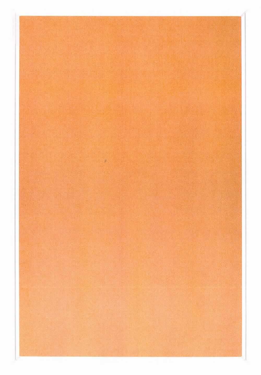 Nach den Antragsangaben und dem vorgelegten Warenmuster handelt sich bei dem sog. "Design-Pinnboard Korkgrau (Art.-Nr. 12176)" um eine rechteckige Tafel in den Abmessungen von 1200 mm x 900 mm. Die Tafel besteht aus einer in einem Aluminiumprofil-Rahmen eingefassten Unterlage aus einfacher Pappe und einer vorderen, Nutzfläche aus Presskork.
Insbesondere auf Grund der Bedeutung in Bezug auf die Verwendung verleiht der Kork der zusammengesetzten Ware den wesentlichen Charakter.
Die Pinnwand ist zusammen mit Befestigungsmaterial für die Wandmontage in einem Pappkarton für den Einzelverkauf aufgemacht.

Zolltarifrechtlich handelt es sich um eine "Ware aus Presskork, andere als Würfel, Quader, Platten, Blätter und Streifen, andere als Stopfen, andere als Dichtungen für zivile Luftfahrzeuge".