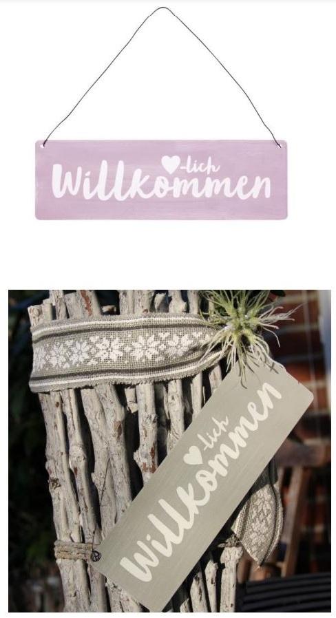 Es handelt sich rechteckige, flache Schilder aus unedlem Metall, die mit der Aufschrift "Herzlich Willkommen" bedruckt sind.
Die Erzeugnisse sind an der Oberseite mit einem Draht aus unedlem Metall als Aufhängevorrichtung zur Befestigung z.B. an einer Wand ausgestattet und mit einem farbigen Überzug versehen.
Abmessungen (Höhe x Breite): 8 cm x 25 cm.
- Antragstellerangaben -

Abbildung siehe Anlage.

Derartige Erzeugnisse gehören als "Hinweisschilder und ähnliche Schilder, aus unedlen Metallen" zur Codenummer 8310 0000 00 0 des Zolltarifs.