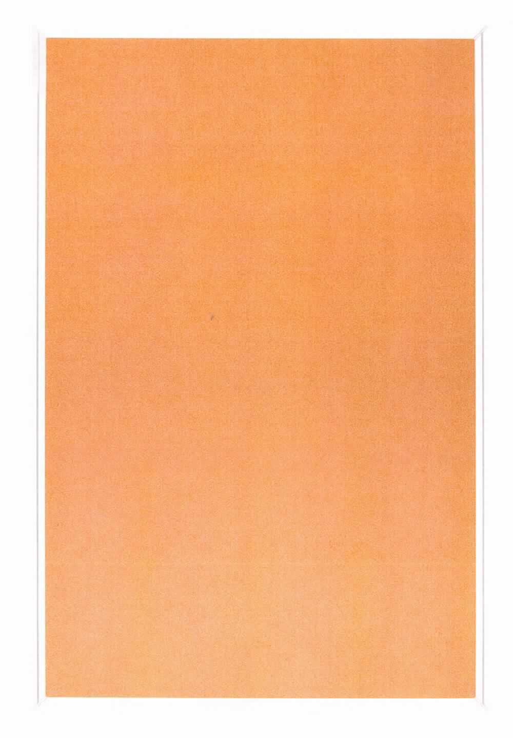 Nach den Antragsangaben und dem vorgelegten Warenmuster handelt sich bei dem sog. "Design-Pinnboard Korkgrau (Art.-Nr. 12179)" um eine rechteckige Tafel in den Abmessungen von 1500 mm x 1000 mm. Die Tafel besteht aus einer in einem Aluminiumprofil-Rahmen eingefassten Unterlage aus einfacher Pappe und einer vorderen Nutzfläche aus Presskork.
Insbesondere auf Grund der Bedeutung in Bezug auf die Verwendung verleiht der Kork der zusammengesetzten Ware den wesentlichen Charakter.
Die Pinnwand ist zusammen mit Befestigungsmaterial für die Wandmontage in einem Pappkarton für den Einzelverkauf aufgemacht.

Zolltarifrechtlich handelt es sich um eine "Ware aus Presskork, andere als Würfel, Quader, Platten, Blätter und Streifen, andere als Stopfen, andere als Dichtungen für zivile Luftfahrzeuge".