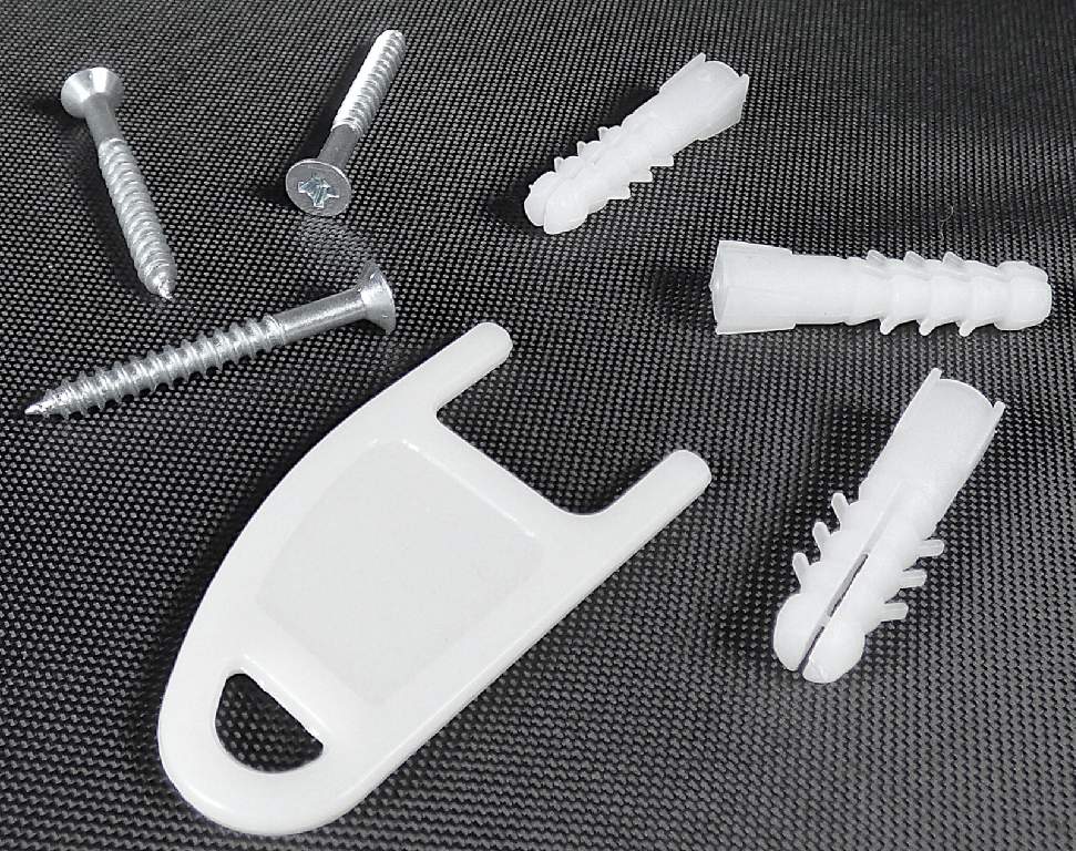 Es handelt sich Schrauben aus Stahl (kein nichtrostender Stahl) mit Senkkopf mit Kreuzschlitz und einem nicht bis zum Kopf reichenden Holzschraubengewinde (Gewindedurchmesser x Länge etwa: 3,8 x 34,7 mm).

Drei Schrauben sind gemeinsam mit drei Dübeln (DEBTI-38521/22-2) und einem Schlüssel aus Kunststoff (DEBTI-38521/22-2) in einem Polybeutel aufgemacht. Eine gemeinsame Einreihung als Warenzusammenstellung i. S. d. AV 3 b) scheidet aufgrund des fehlenden gemeinsamen Bedarfes aus.

Derartige Erzeugnisse gehören als "andere Holzschrauben aus Stahl (kein nicht rostender Stahl)" zur Codenummer 7318 12 90 90 0 des Zolltarifs.
